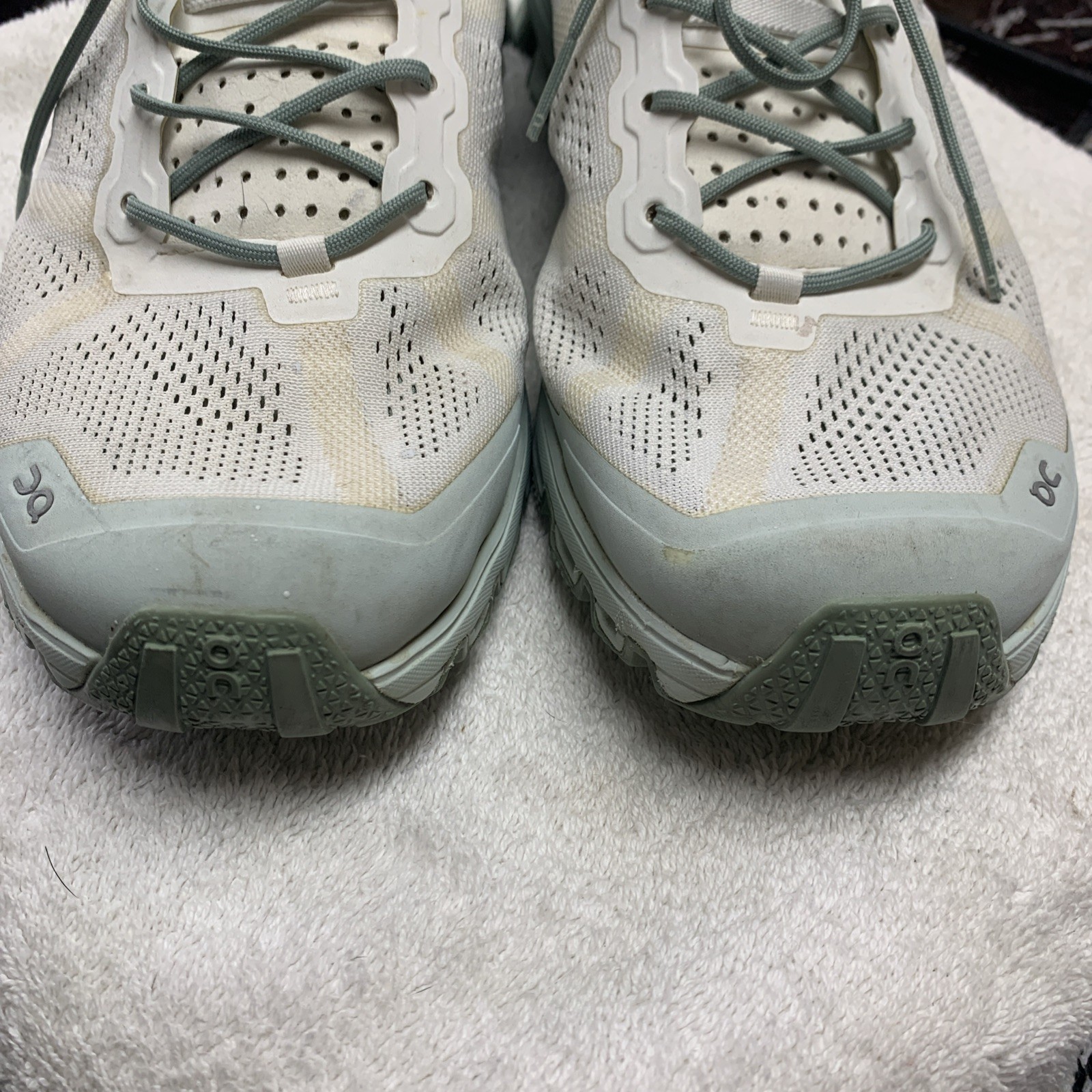 ON Running Women’s US 10.5 Cloudventure White/Moss