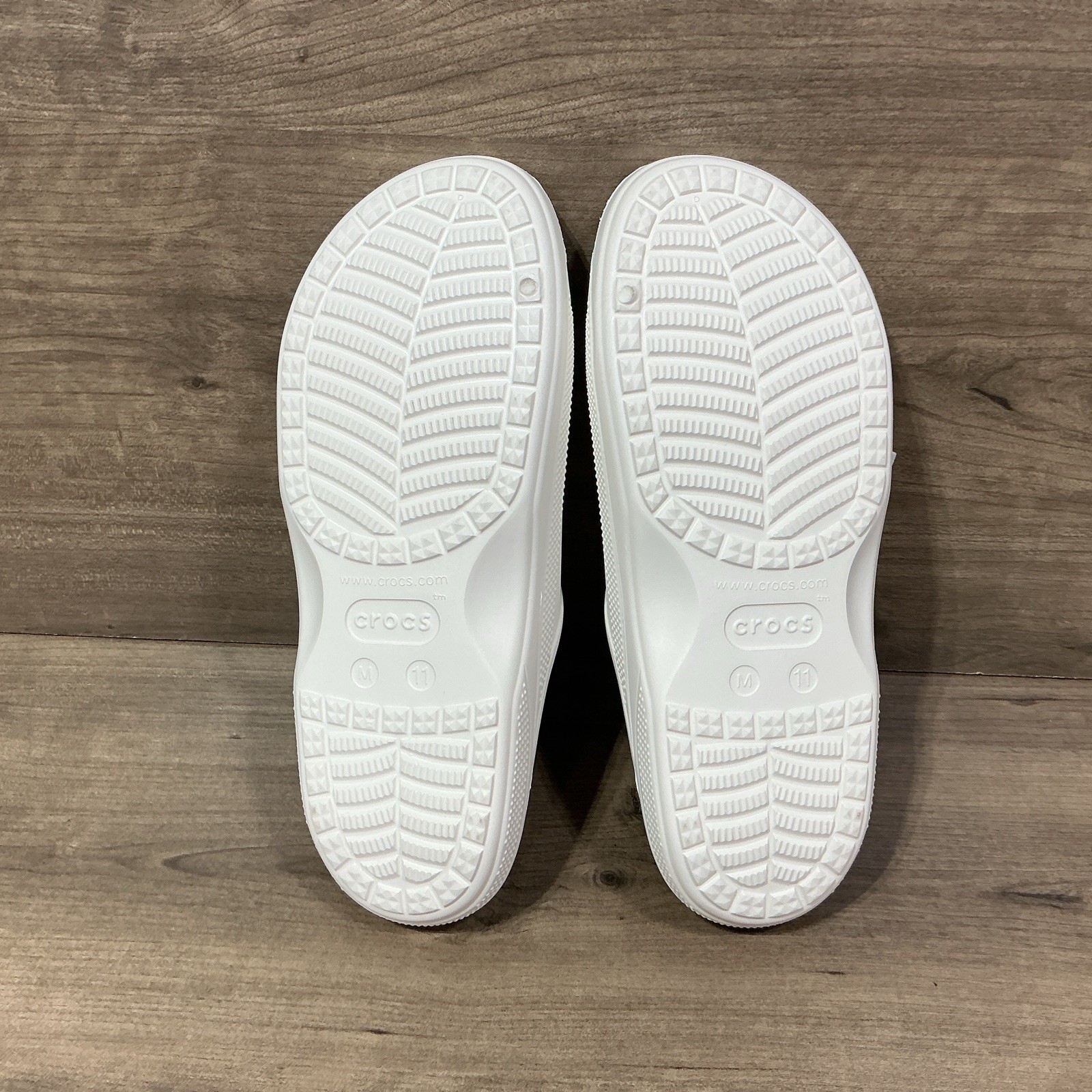 NEW Crocs Baya Sandals Flip Flop Mens White Size 11 Ventilated 207627-100