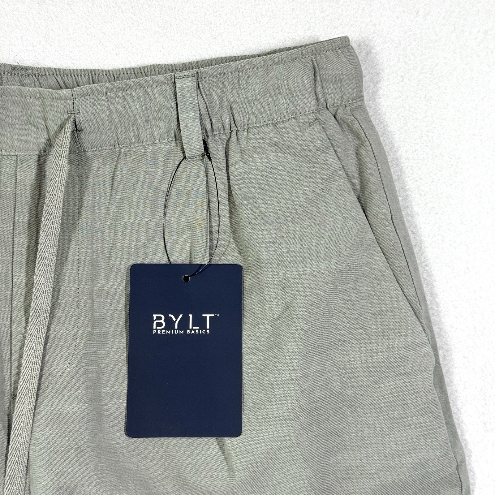 BYLT Shorts Men Medium Paloma 2.0 in Willow Green 6″ Inseam Pull On Coastal NWT