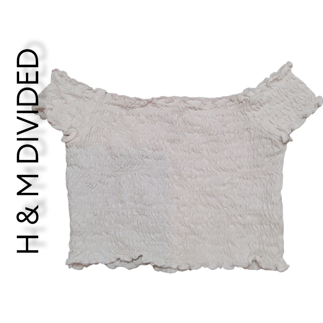 H & M DIVIDED STRETCH CROP TOP. WHITE SIZE XS