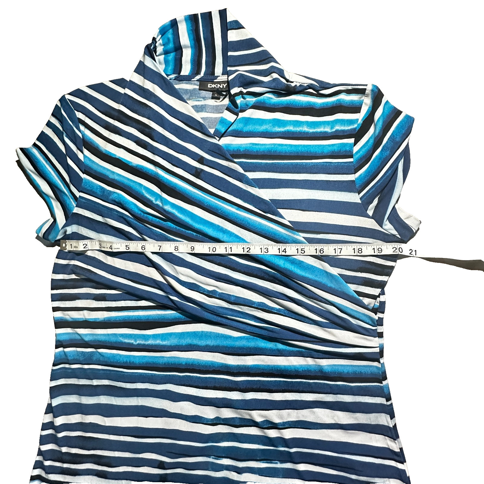 DKNY Blue Striped Jersey Blouse Women Size XL V-Neck Short Sleeve Stretch