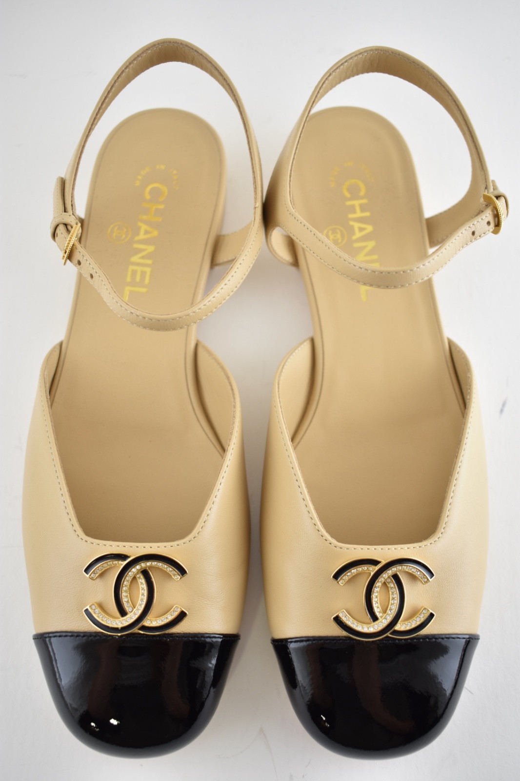 Chanel 25P Beige Black Gold CC Slingback Ankle Strap Ballerina Ballet Flat 40.5