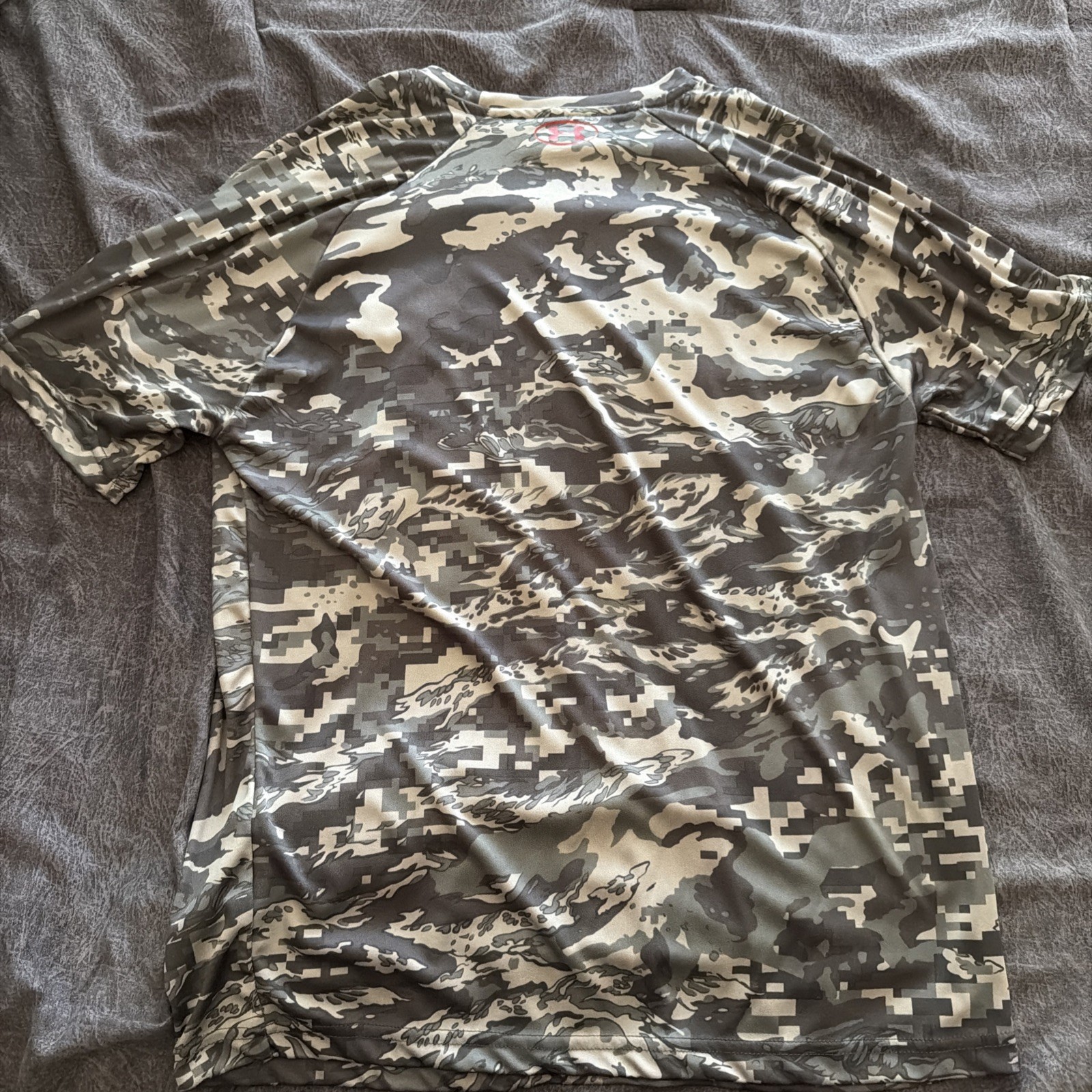 Under Armour Camo Shirt Size L