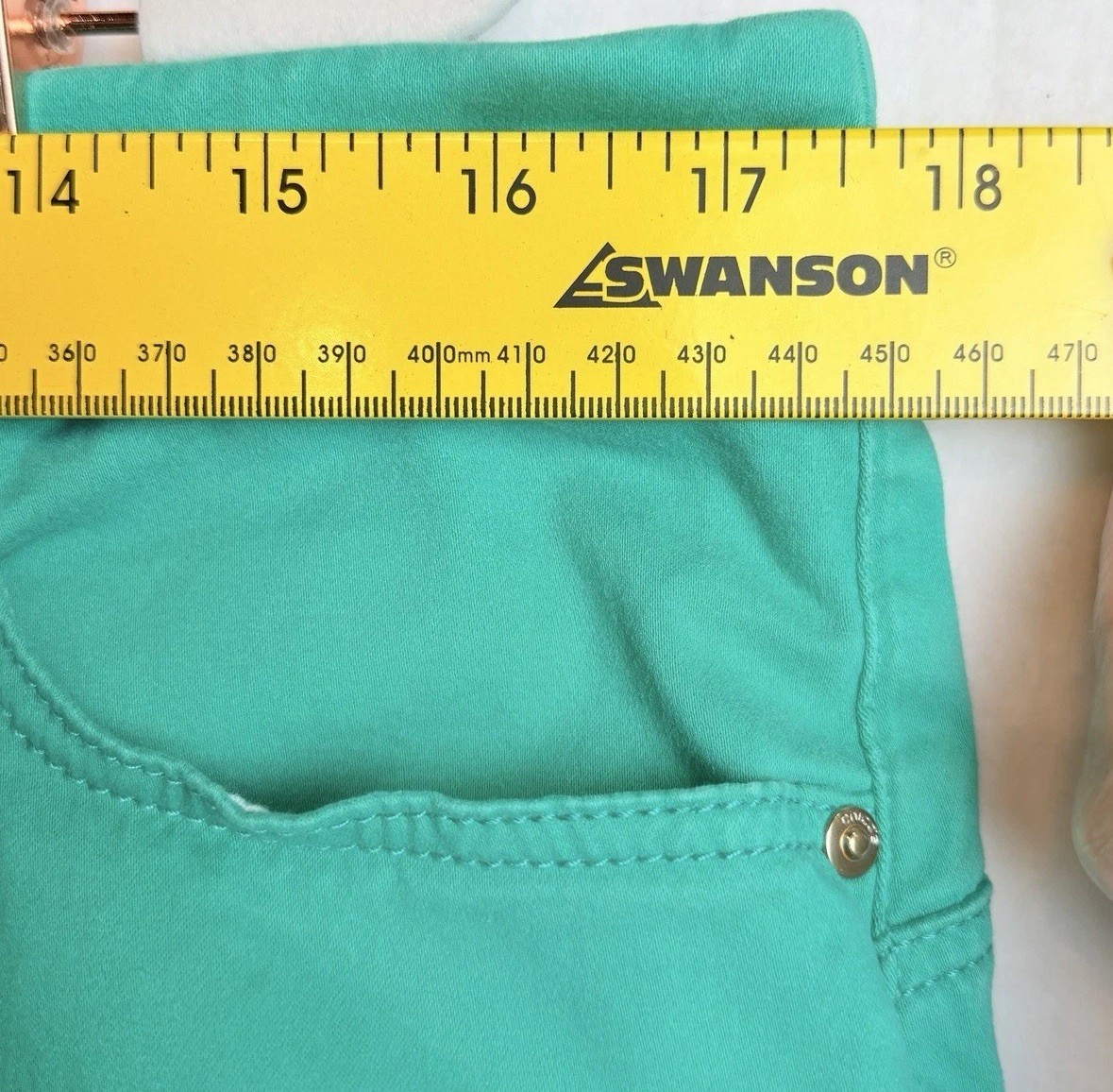Chicos So Slimming Crop Capri Pants Womens 2.5 Tropical Green Stretch Resort