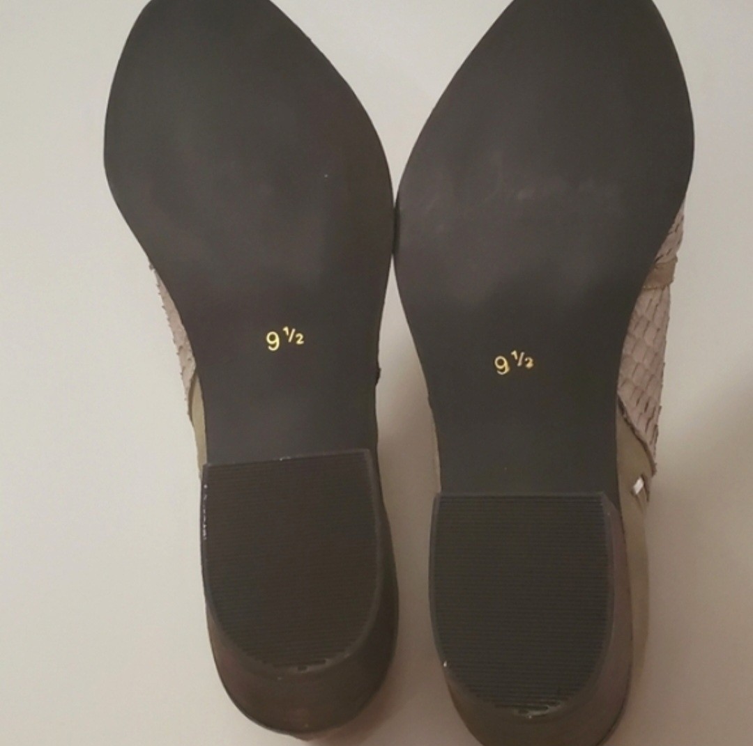 CHARLES BY CHARLES DAVID “Farren” Sand Leather Ankle Booties SZ 9.5 BRAND NEW!