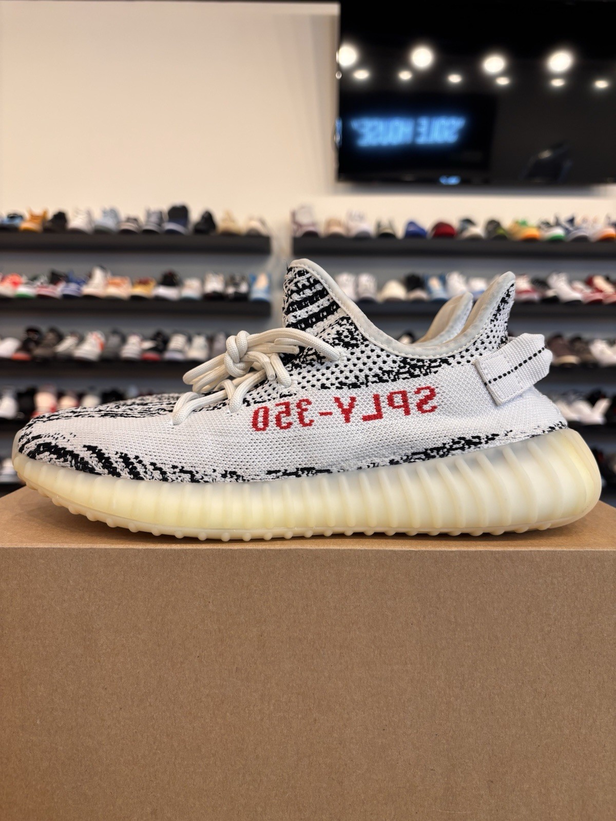 adidas Yeezy Boost 350 V2 Zebra Size 9 Pre-Owned CP9654 White Black