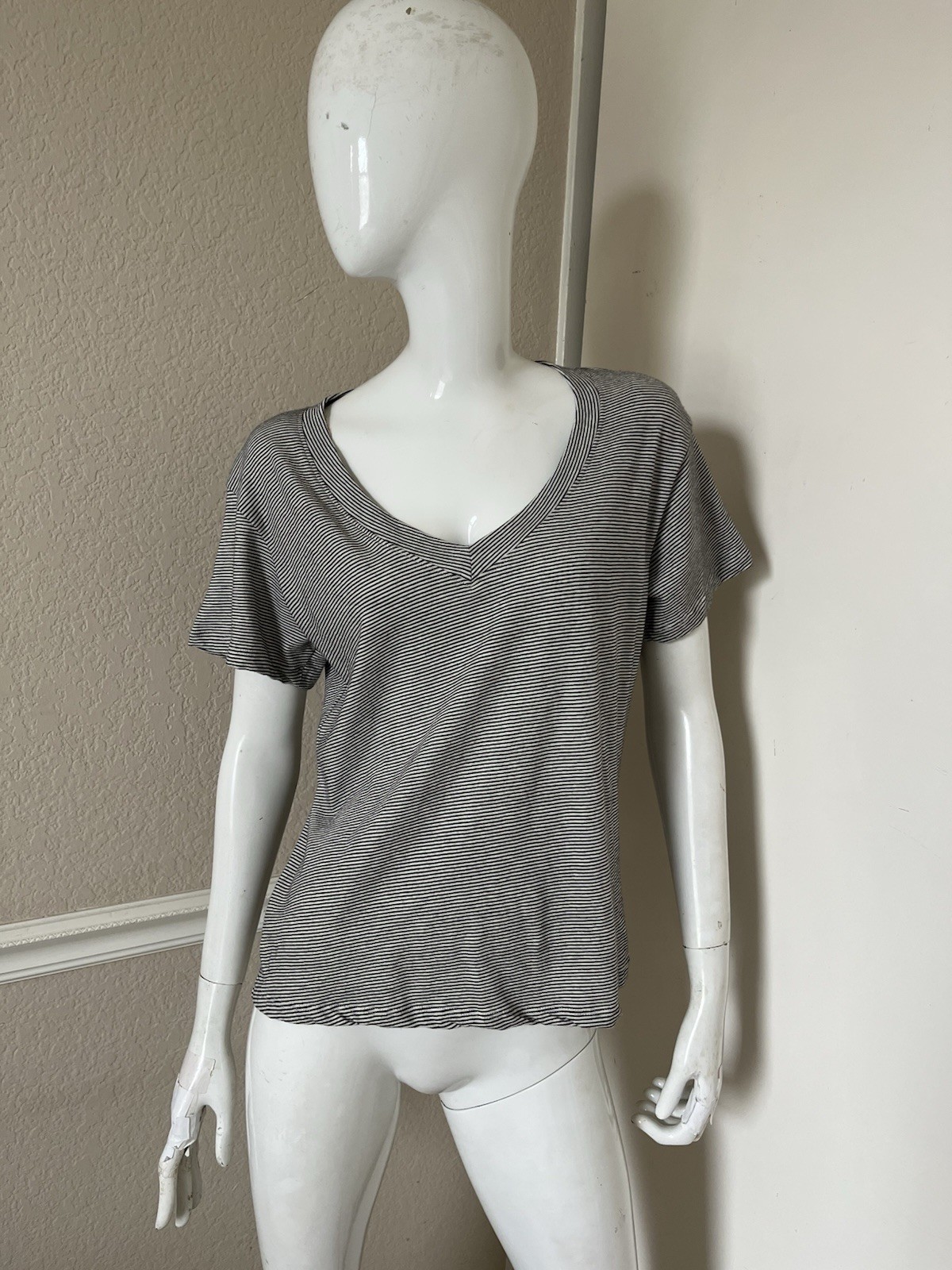 PERFECT WHITE TEE Black/White Striped V-Neck Cotton Knit Short Sleeve T-Shirt M