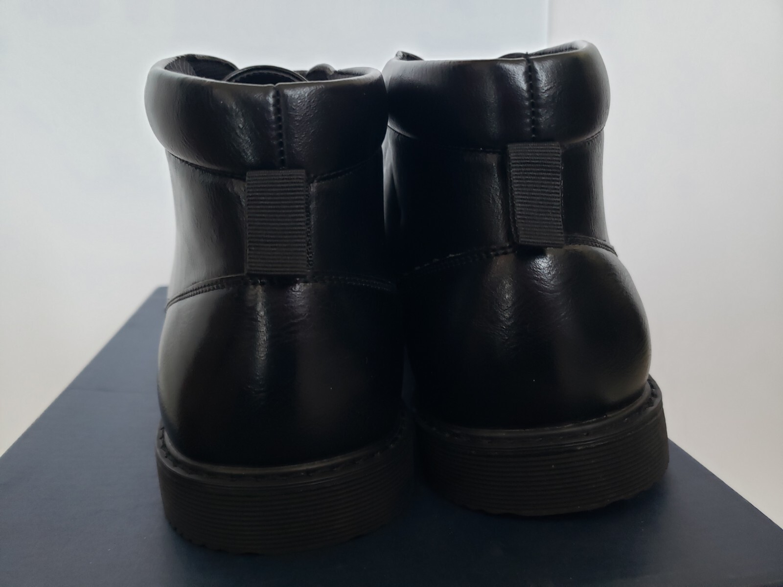 London Fog authentic brand-new men’s Tyler chukka, color black, size 11.5M