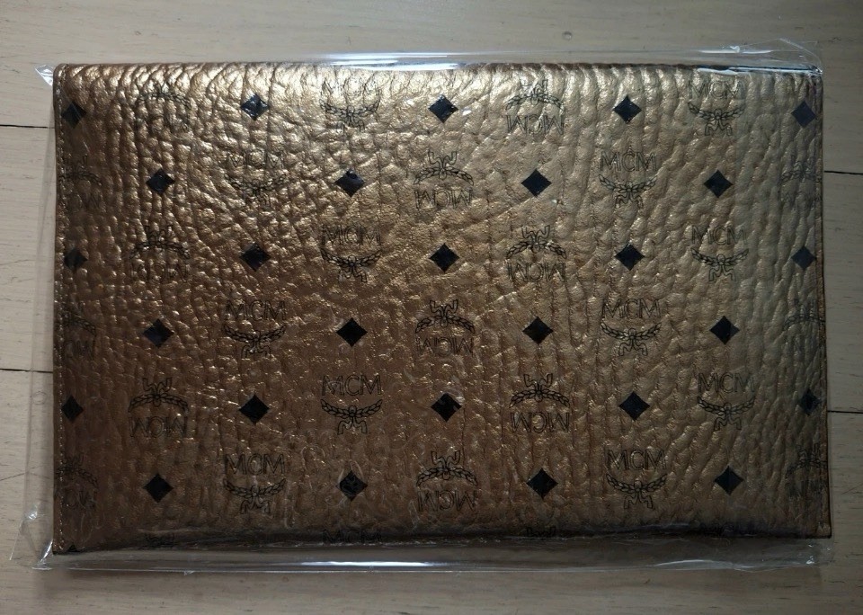 100% AUTHENTIC MCM POUCH / ENVELOPE / BRAND NEW / GOLD with Box
