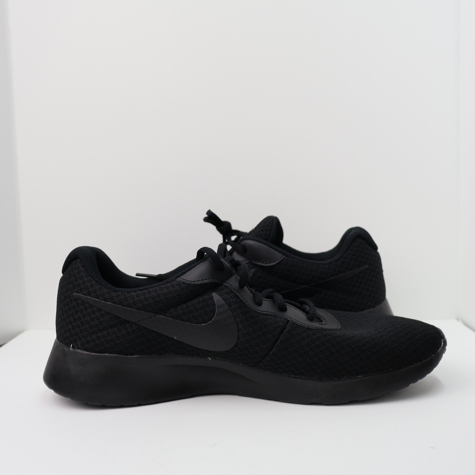 Nike Tanjun Mens Triple Black Mesh Running Shoes Low Top Sneakers Size 13