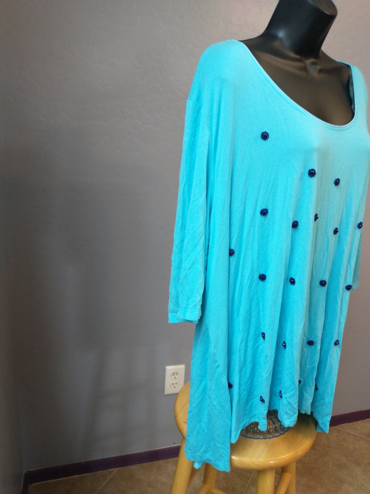 2x simply Emma blue blouse with flower bead accents95% viscose and 5% spandex