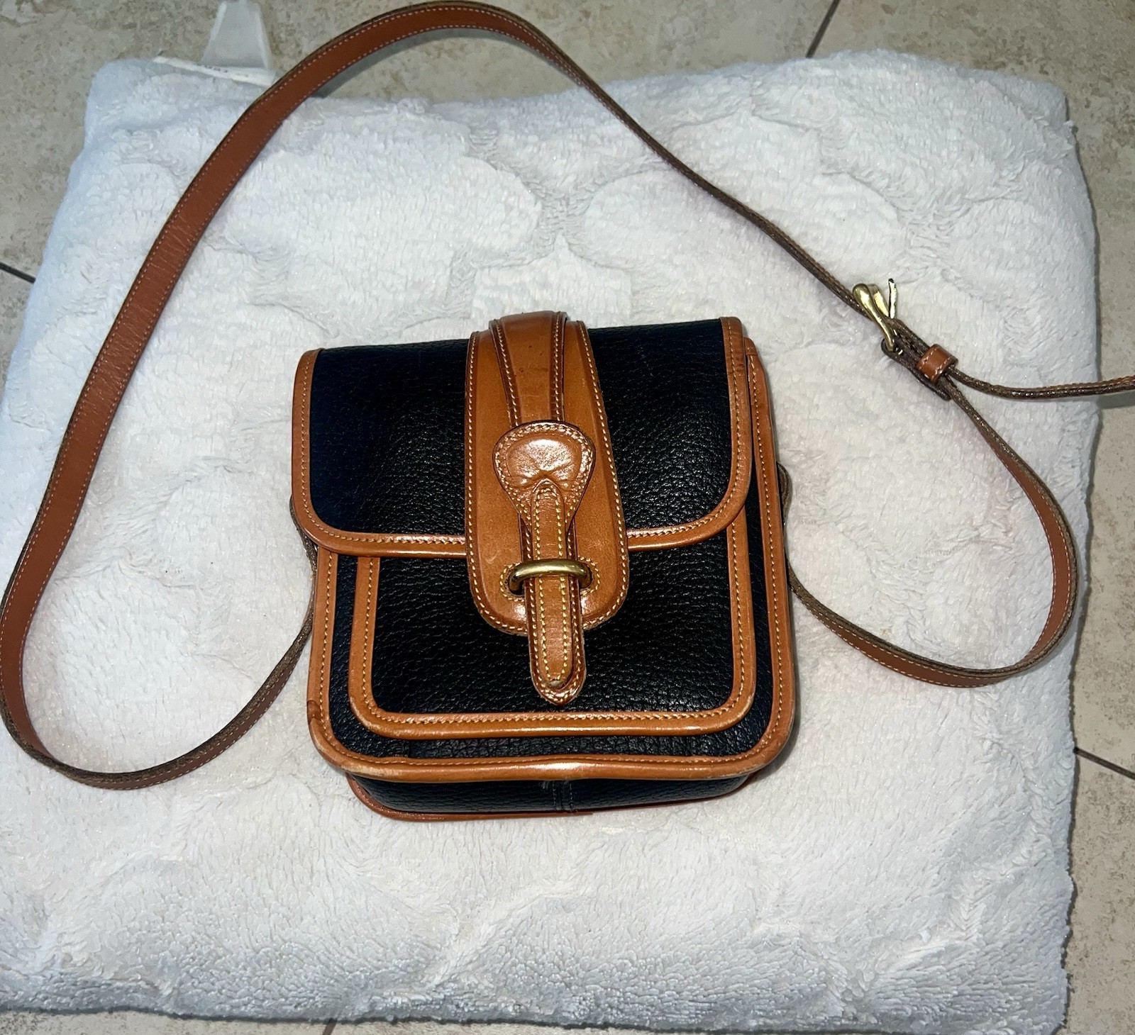 Vtg Dooney & Bourke All-Weather Leather Small Crossbody Marble Bag AWL