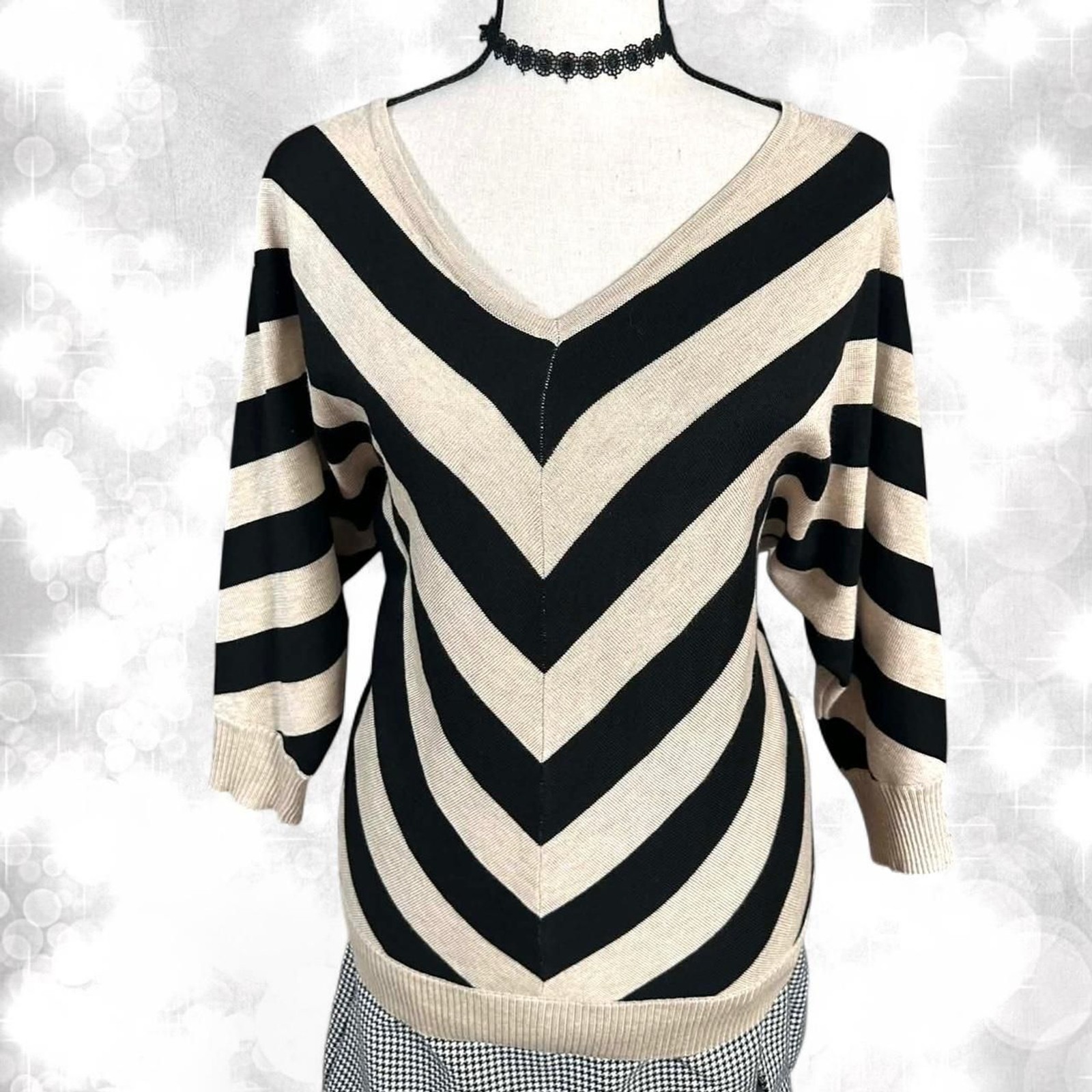 Preppy style chevron style 3/4 sleeve V-neck top