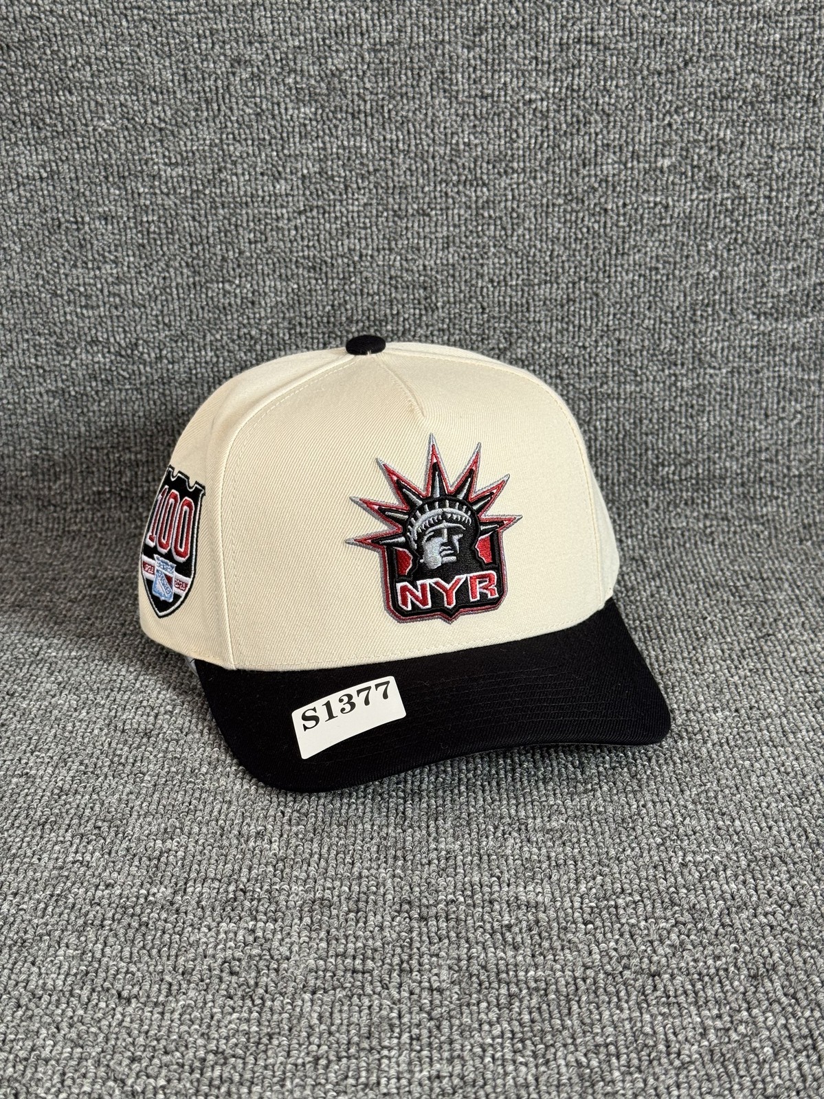 Mitchell & Ness NY Rangers Retro Snapback NHL 100 Cream Black Hat