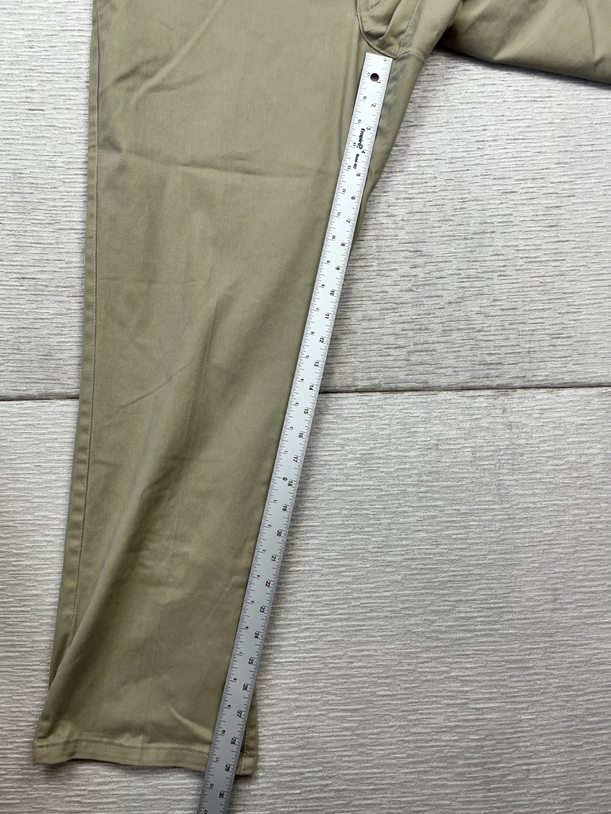 Lee Extreme Motion Men’s Khaki Pants Straight Fit Tapered Leg Size 40×30
