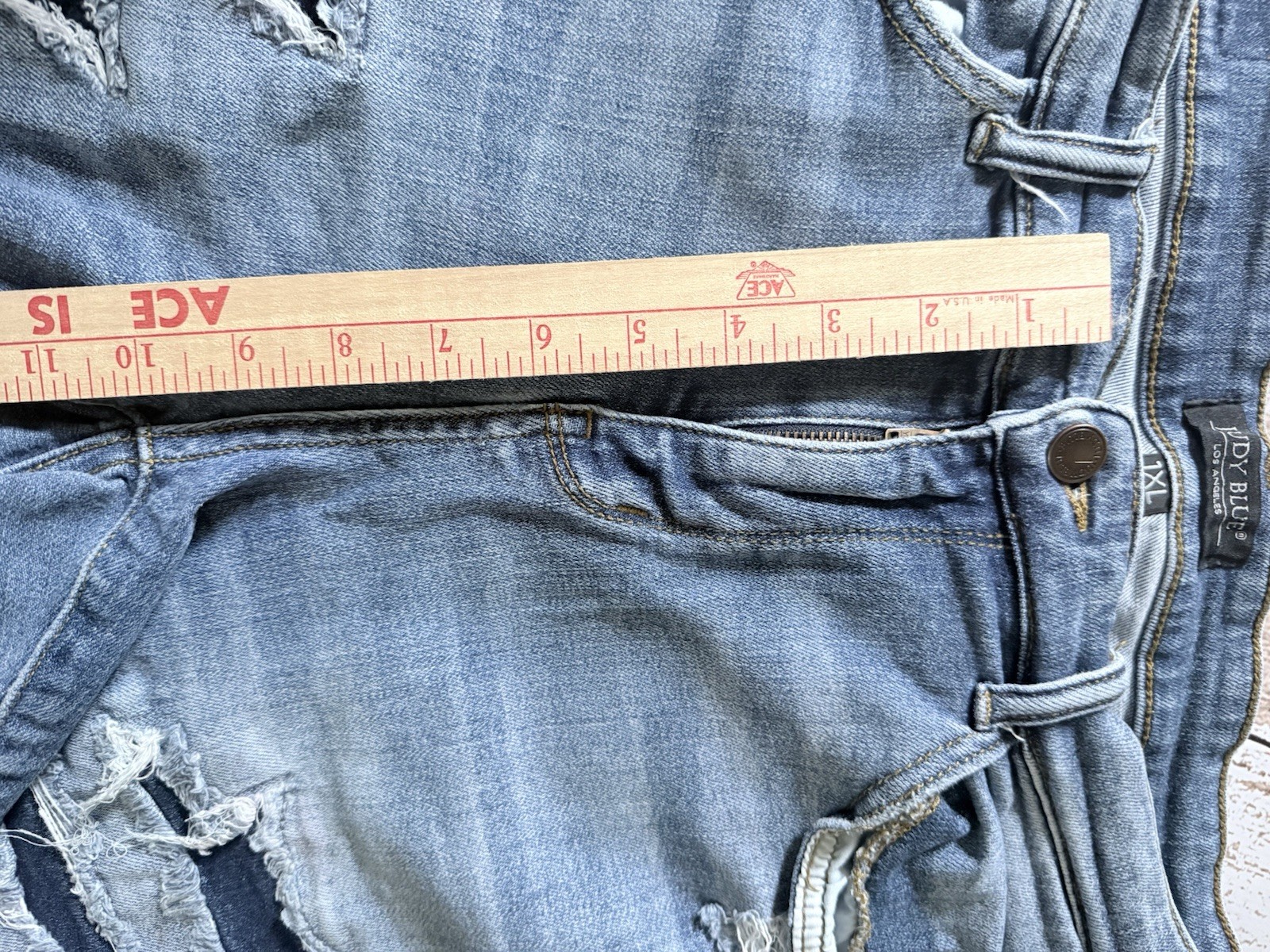 Judy Blue Los Angeles 1XL Light Wash Distressed Fringe Cut-Off Denim Shorts
