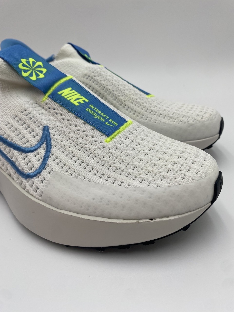 Nike INTERACT RUN EASYON Women’s NEW Running Shoes White/Beyond-Volt Multi Sizes