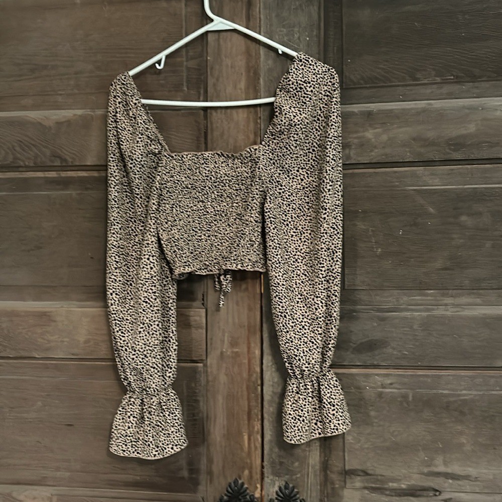 HESPERUS LONG SLEEVE ANIMAL PRINT CROPPED TOP SIZE MEDIUM
