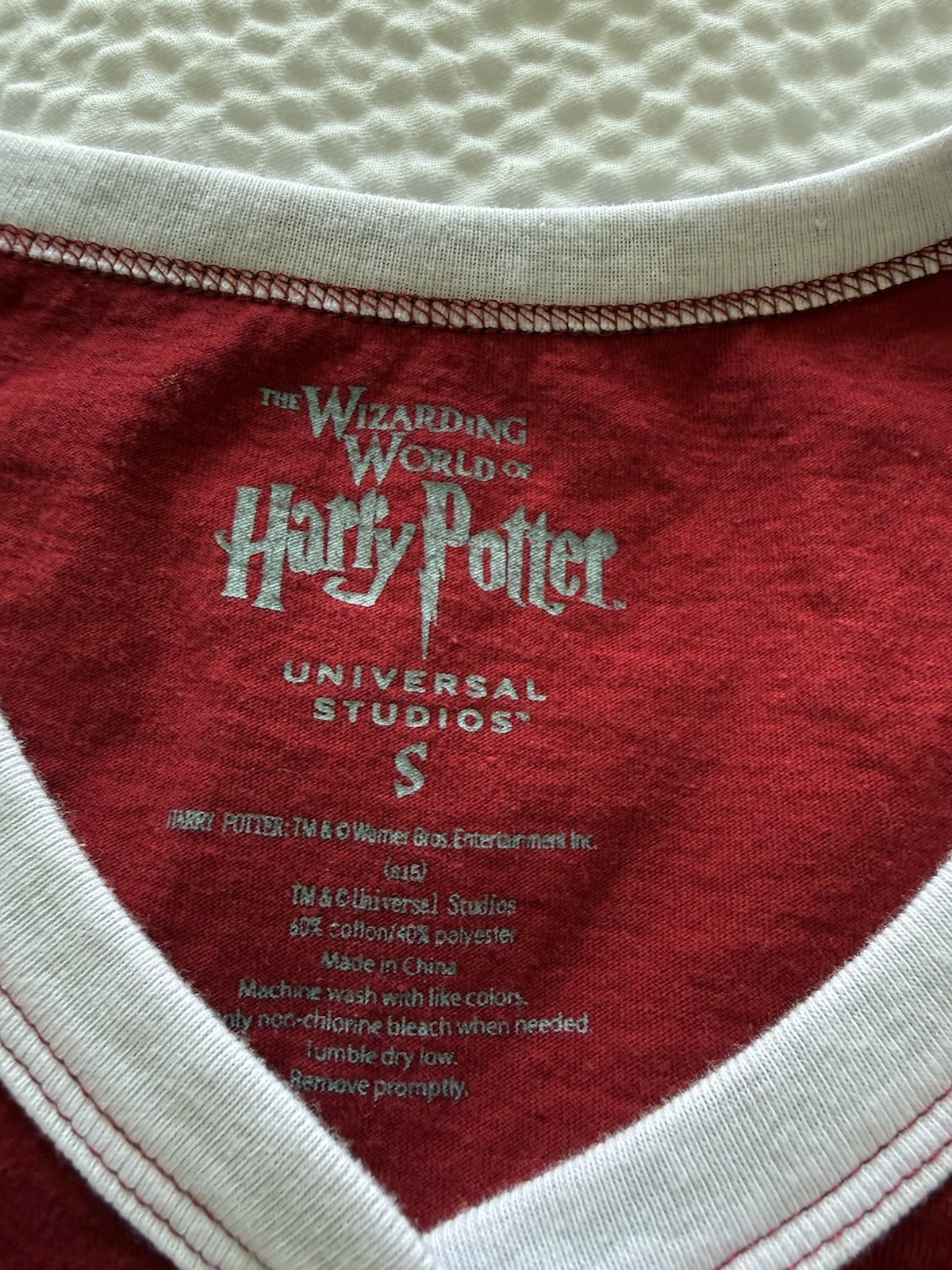 Universal Studios Harry Potter Gryffindor V-Neck Graphic Tee S Red White