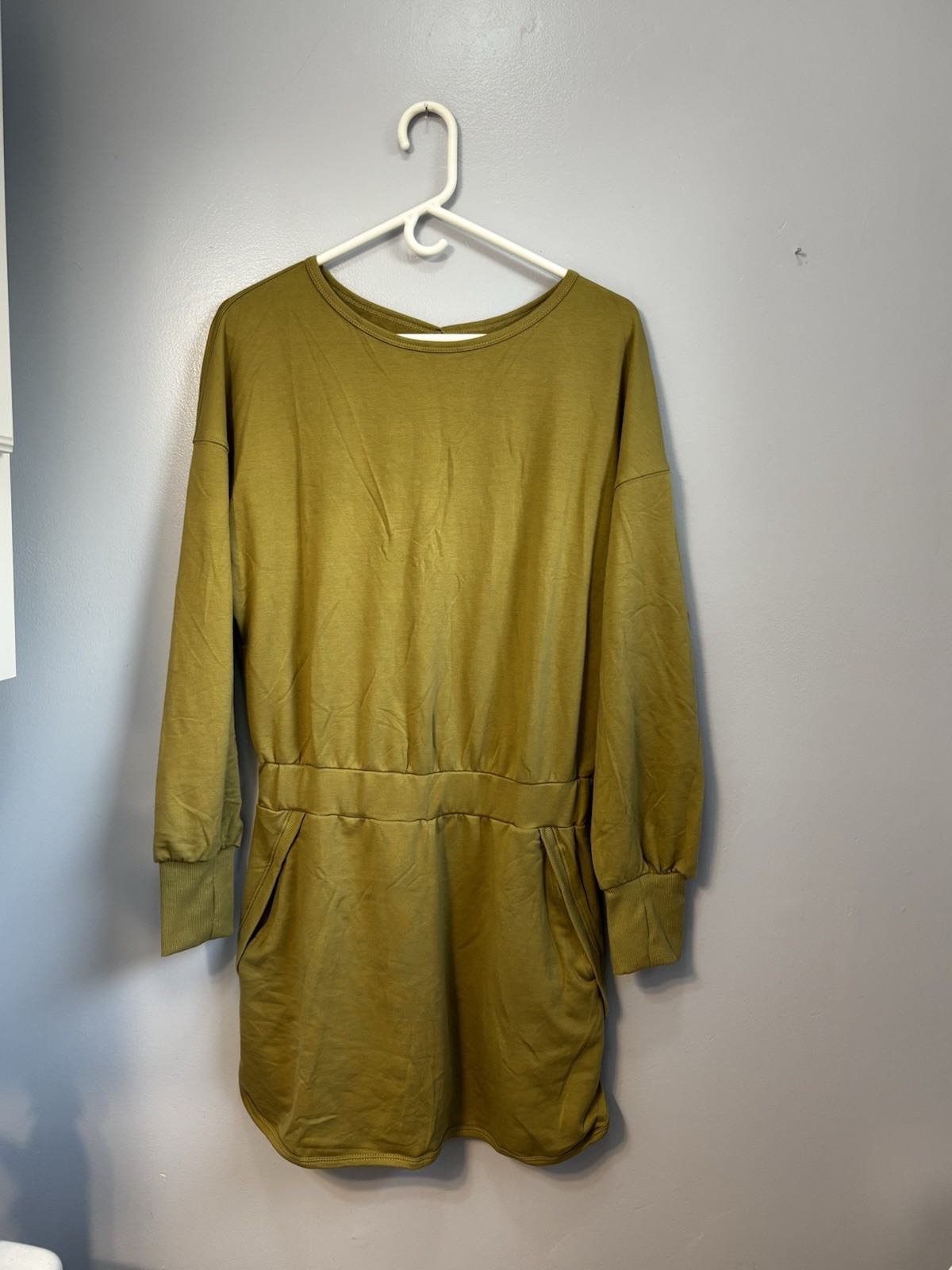 Fisoew Long Sleeve Athletic Dress Backless Keyhole Built-in Shorts Sz M NWT