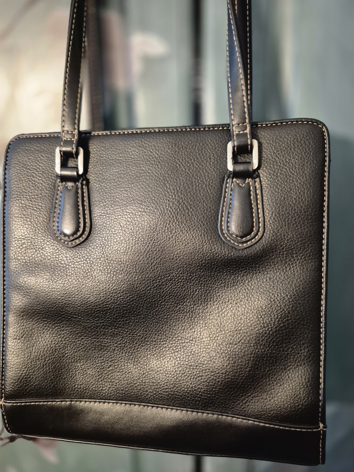 Liz Claiborne Black Pebbled Shoulder Bag Silver Hardware Zip/Magnetic Pockets