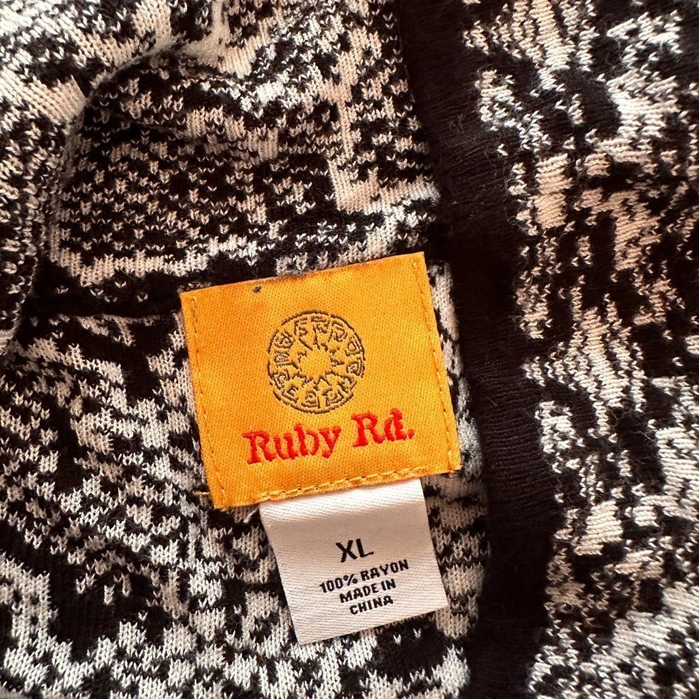 Ruby Rd. Monochrome Knit Fabric pullover size XL womens