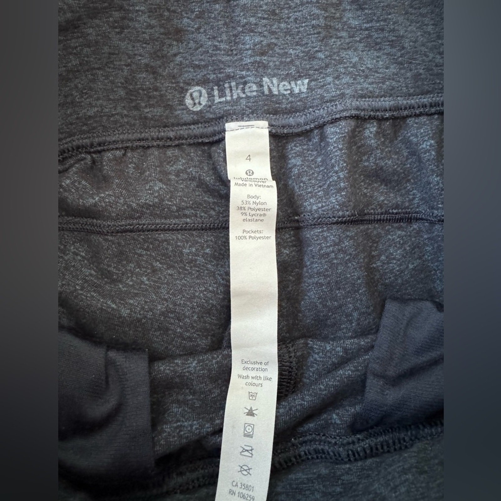 Lululemon size 4 Ready to Rulu Jogger Crop in Heathered True Navy/Black