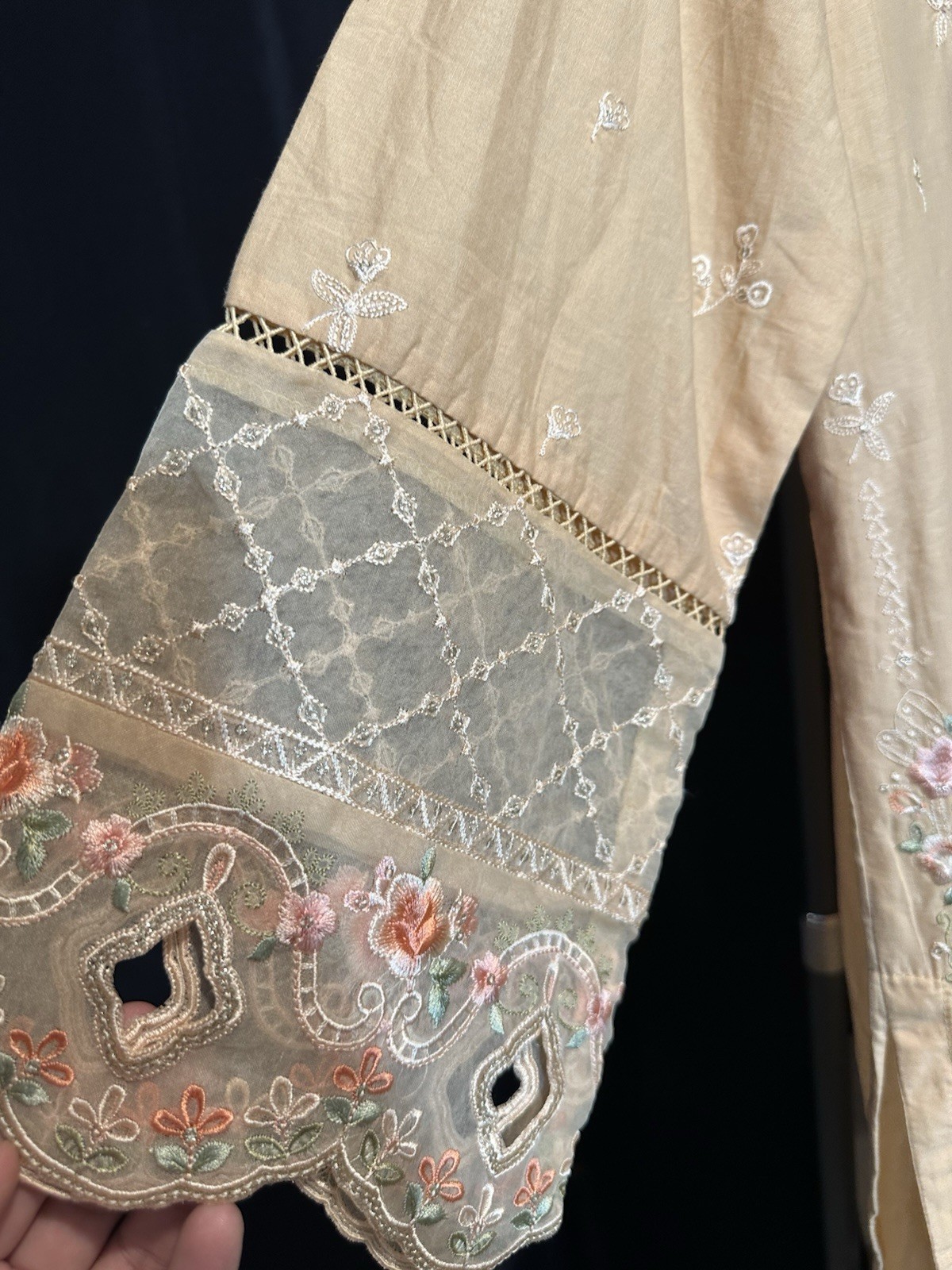 Premium Bin Saeed Brand Lawn Emb Suit 3 PC – Chiffon Dupatta – Large Size – $34