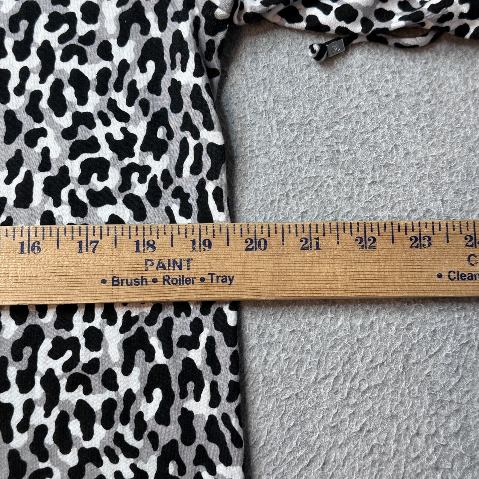 Michael Kors Top Women L Grey Leopard Print Cinched Puff Sleeve Scoop Neck