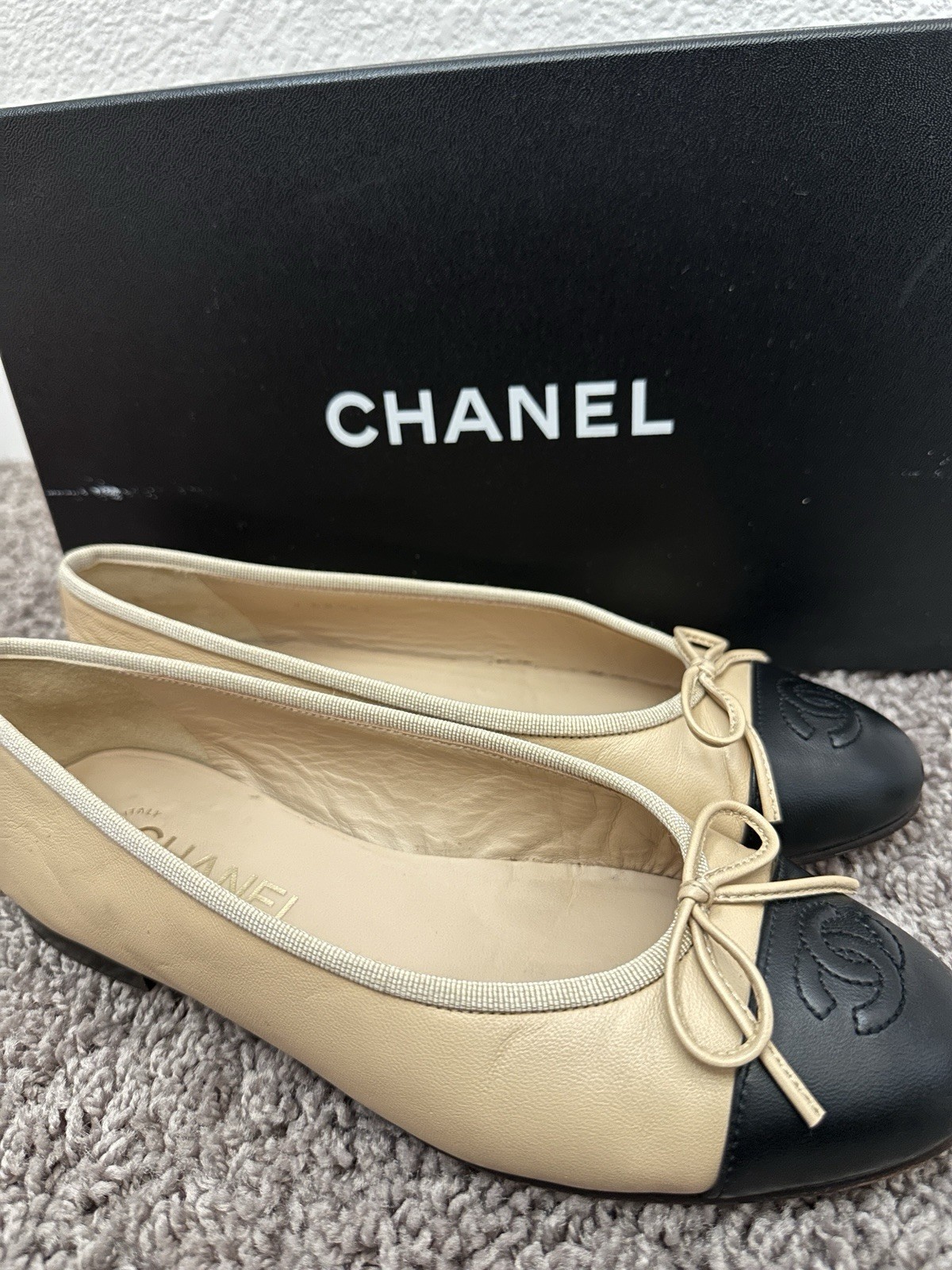 CHANEL Beige/Black Leather Cap Toe Bow Logo Ballet Flats EU 36 US 6