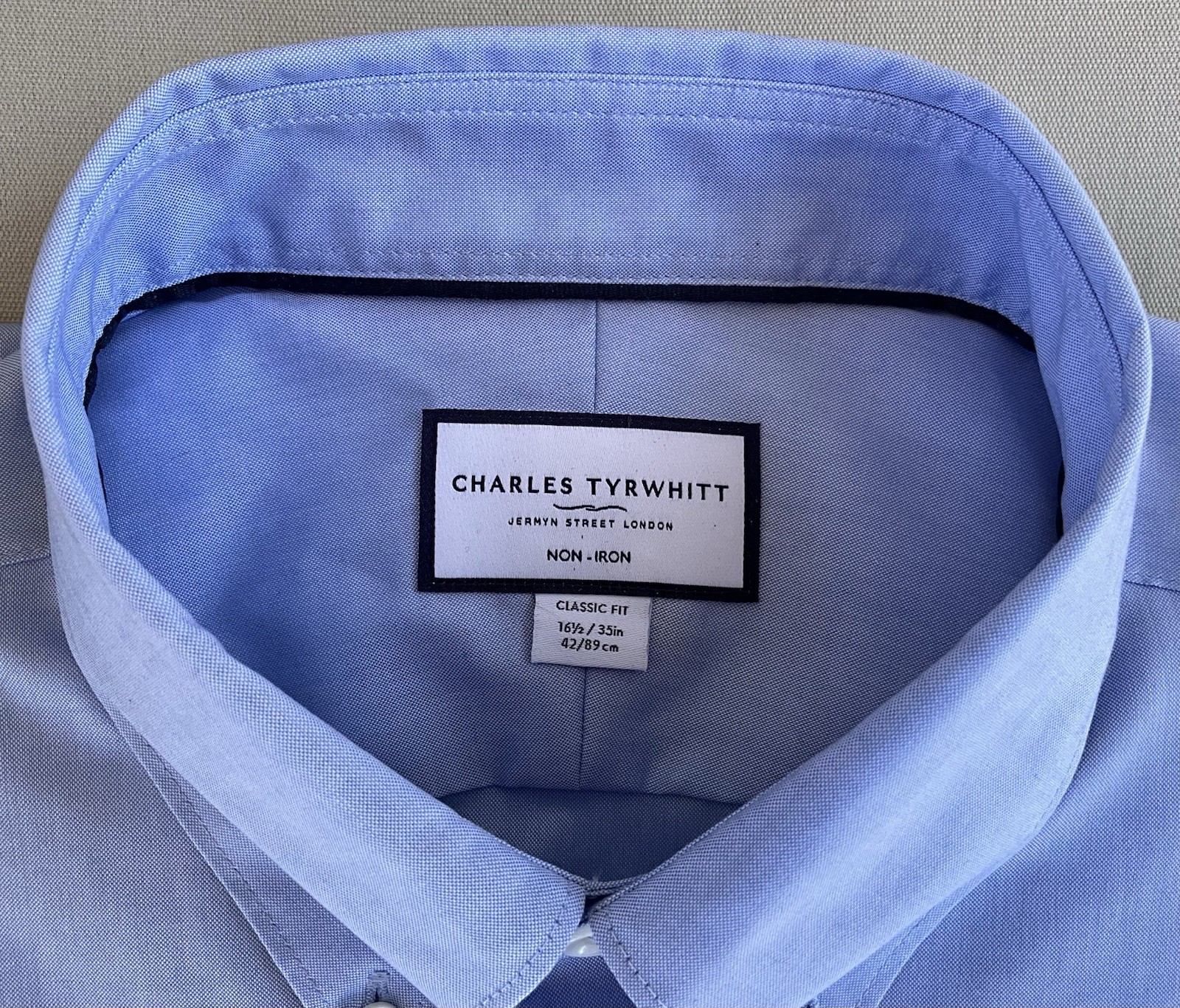 Charles Tyrwhitt Oxford Pinpoint Stretch Non-iron 16.5/35 Sky Blue