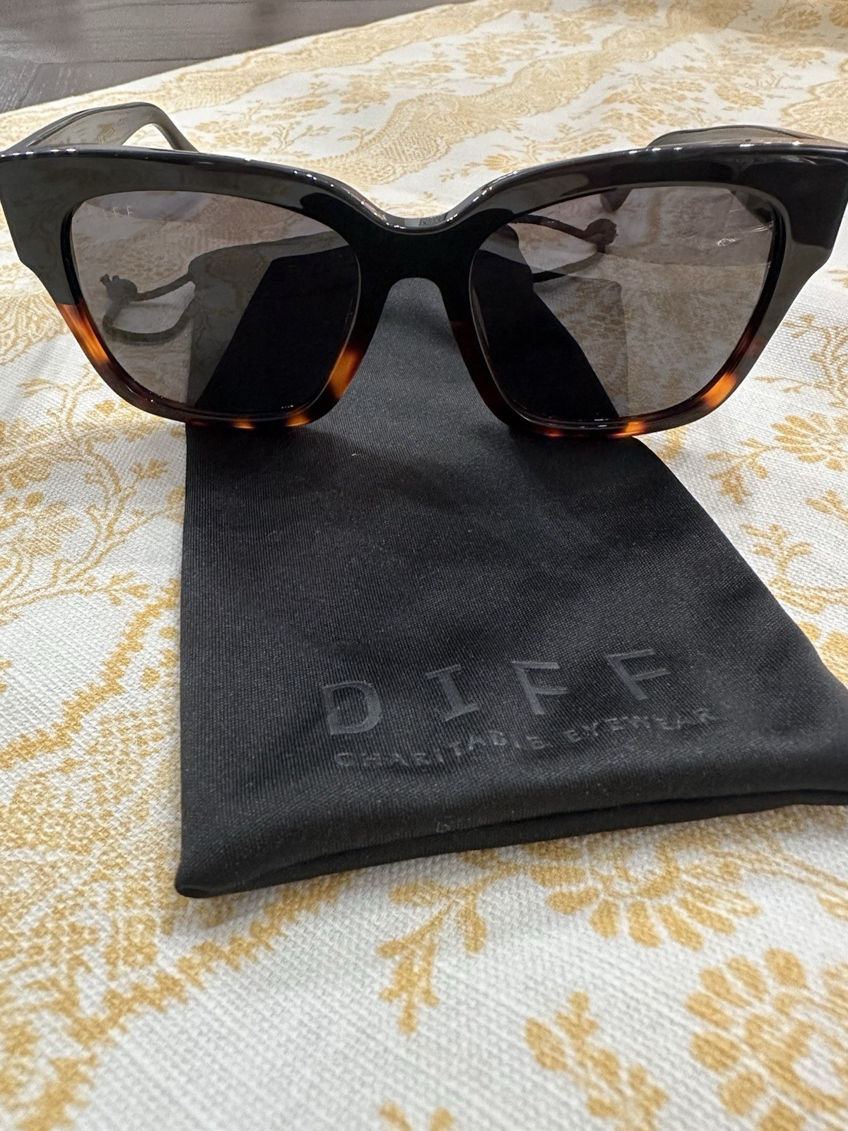 DIFF Bella II – women’s two tone Black/Tortoise with grey lenses sunglasses