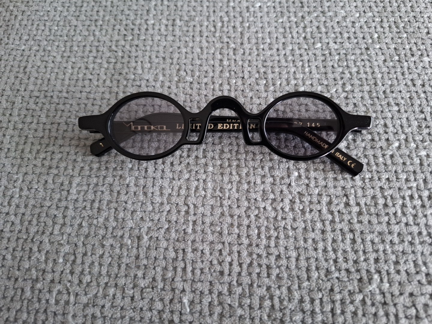 Monokol Oval Minimal Sunglasses MK200 C01 COLOR Shinny Black Gray Lenses 38-37