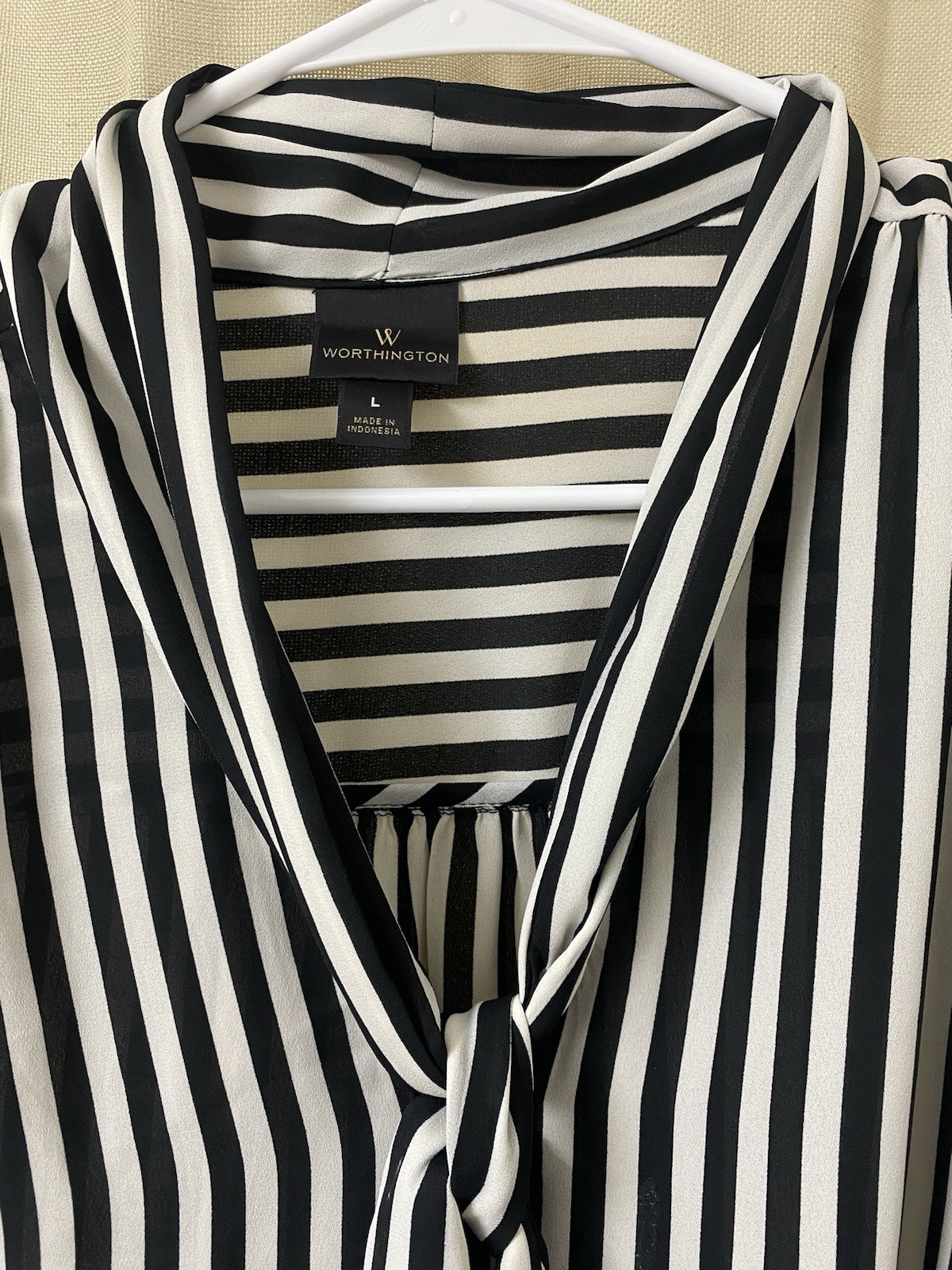 Worthington Black & White Striped Tie-Neck Button Front V-Neck Blouse L