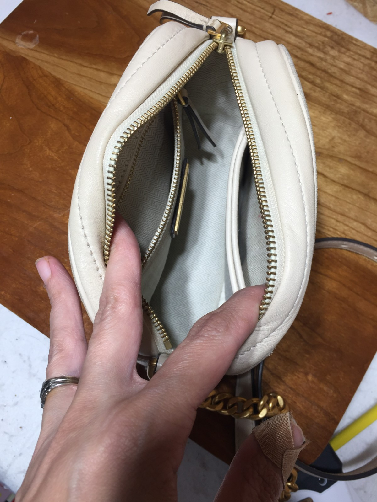 Tory Burch Kira Chevron Small Camera Bag Cream Leather Gold-Tone Hardware Logo