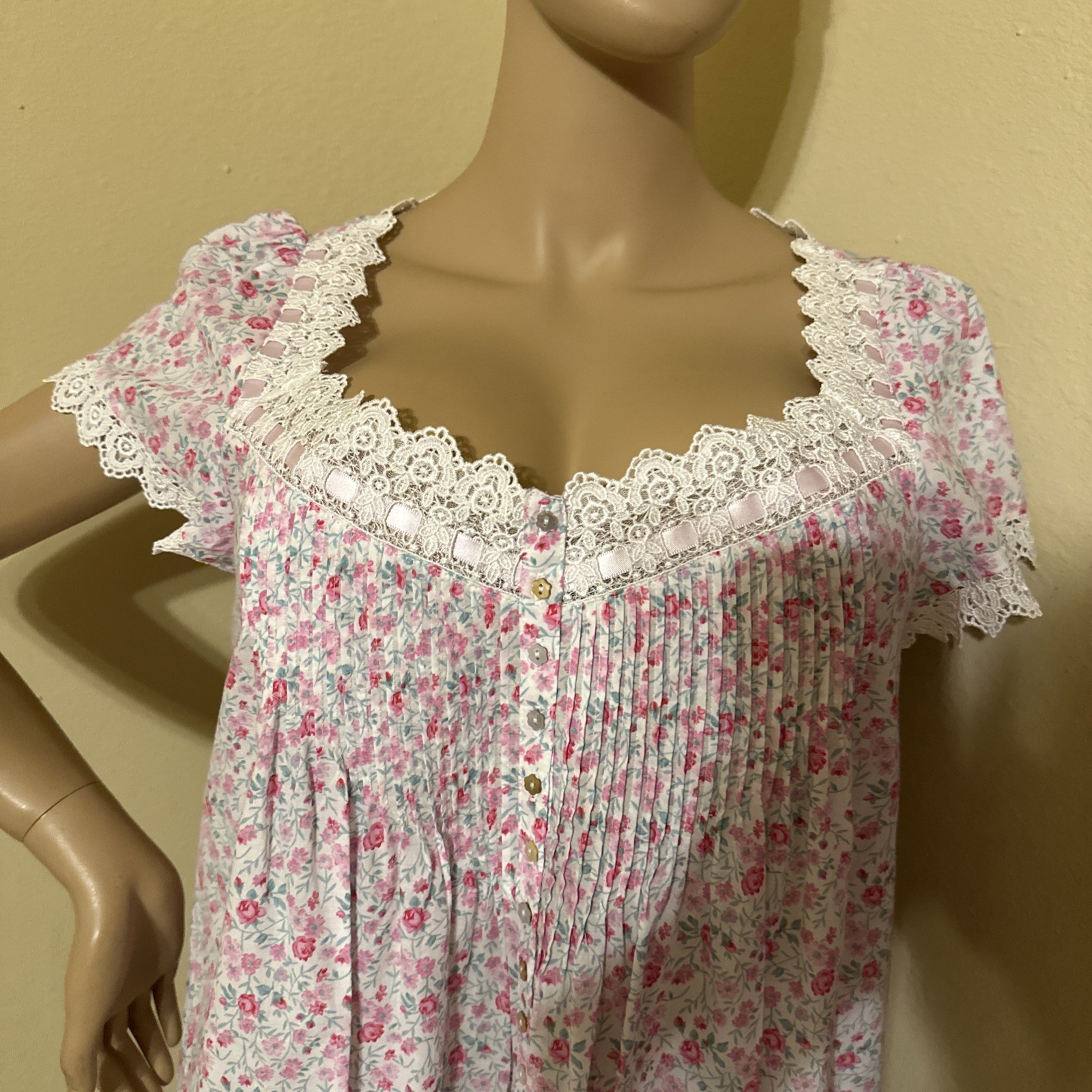 Eileen West Nightgown Medium Gorgeous Lace