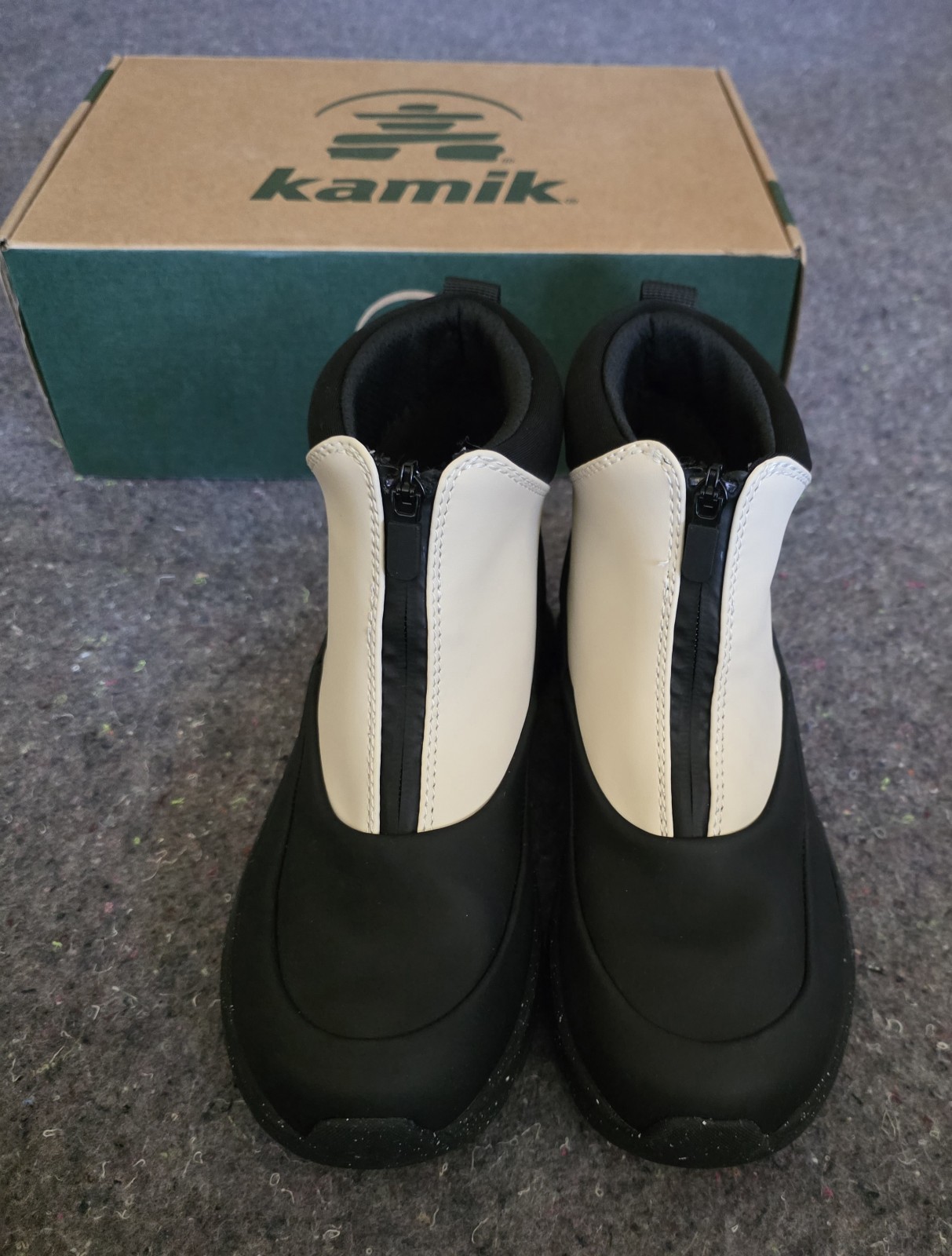 KAMIK ECLIPSEZ ~ WOMEN’S BEIGE/BLACK FRONT ZIP ANKLE SNOW BOOTS ~ 8 NEW IN BOX