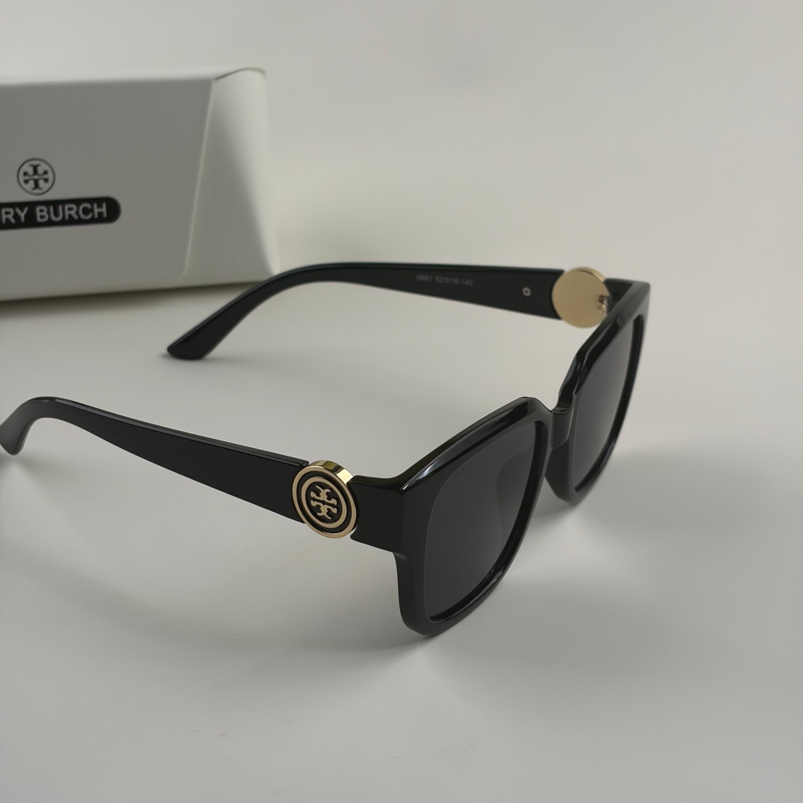 New In Box – Tory Burch Women’s Sunglasses Black Square Frame Driving Beach Chic