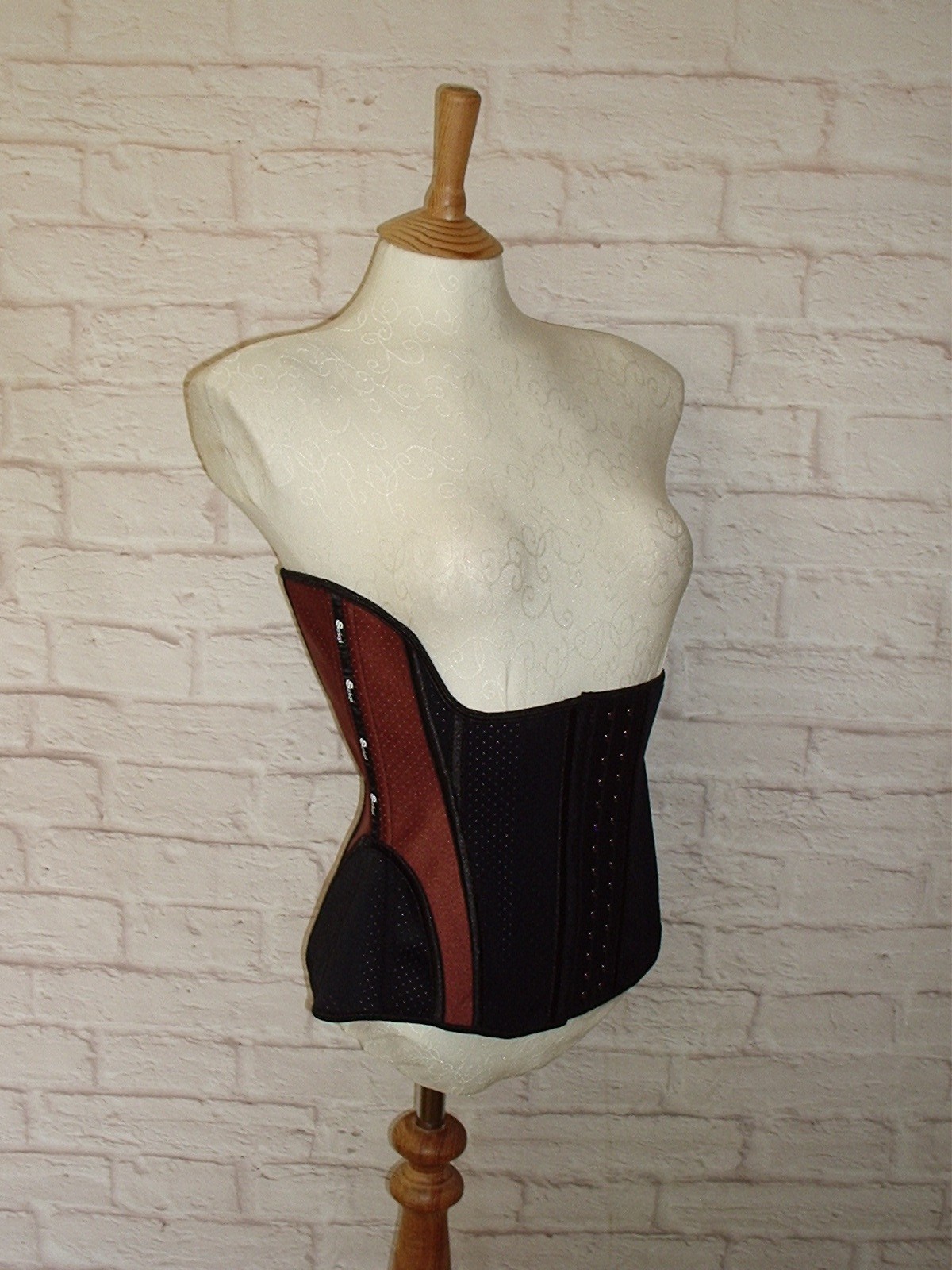 NEOPRENE WAIST AND WEIGHT REDUCING CORSET BELT SZIQI 26 to 30 IN WAIST 10 TO 12