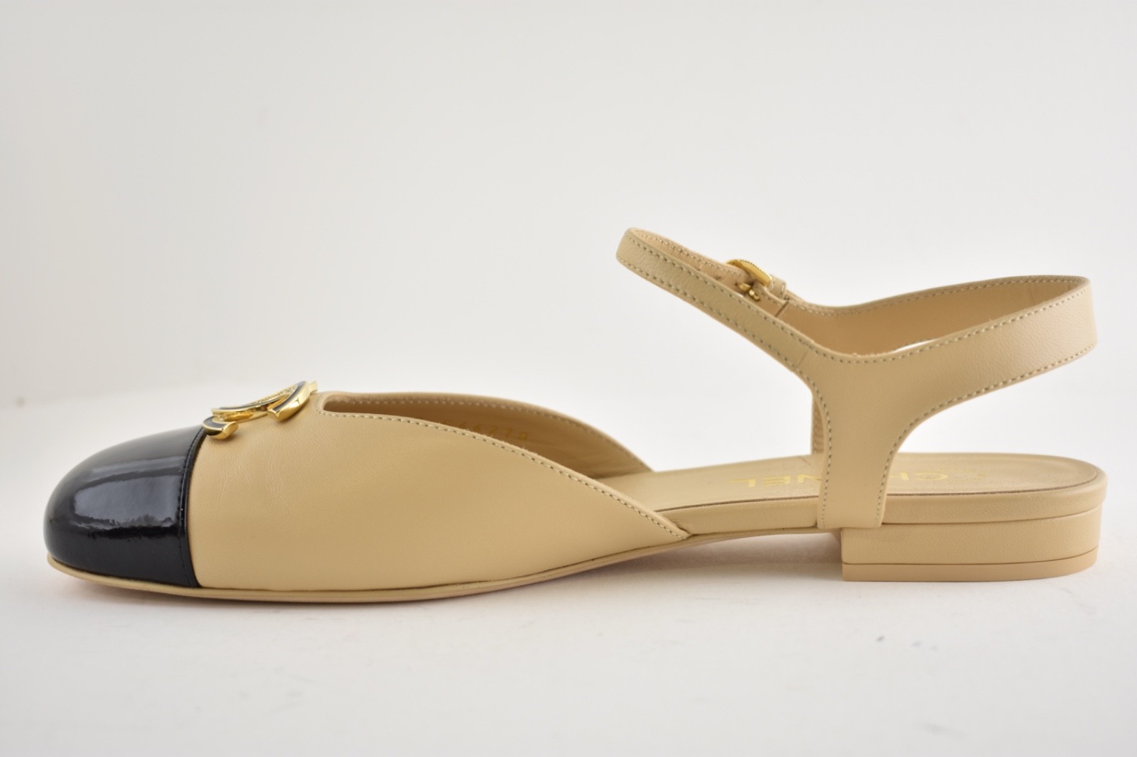 Chanel 25P Beige Black Gold CC Slingback Ankle Strap Ballerina Ballet Flat 40.5
