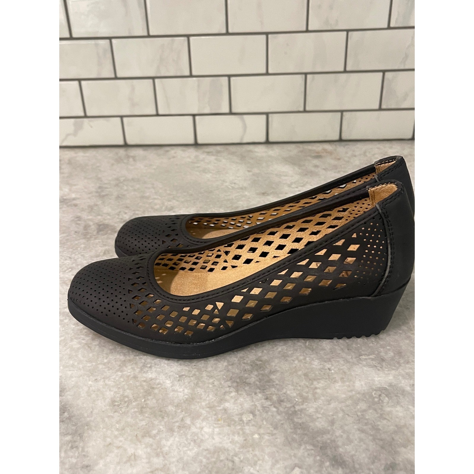Naturalizer Wedge Pumps Womens 5.5M Black Brina Laser Cut Perforated Slip On