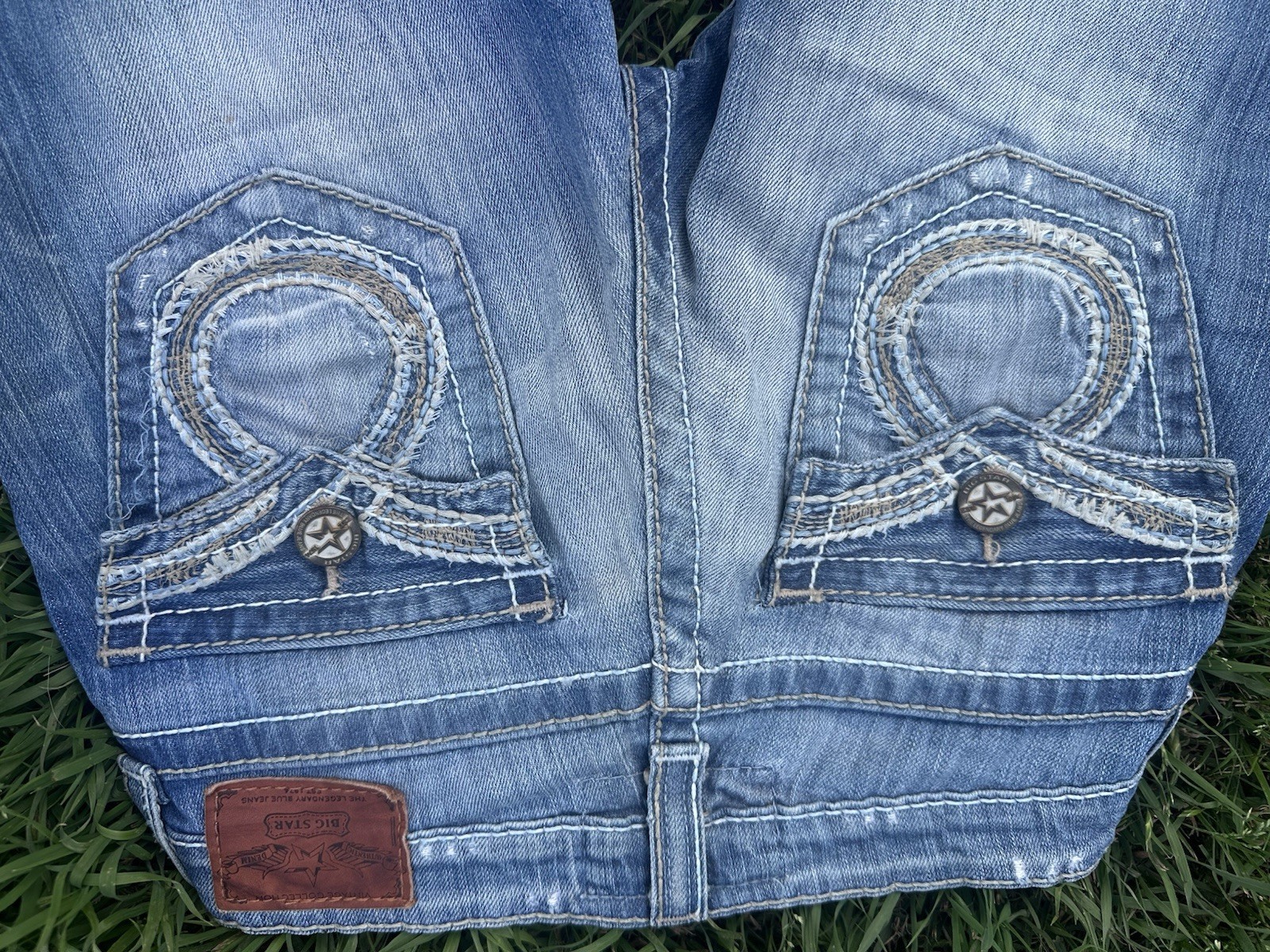 Ladies Big Star “LIV” Bootcut Jeans Size 27 Distressed Denim X 27 Inseam HOT!