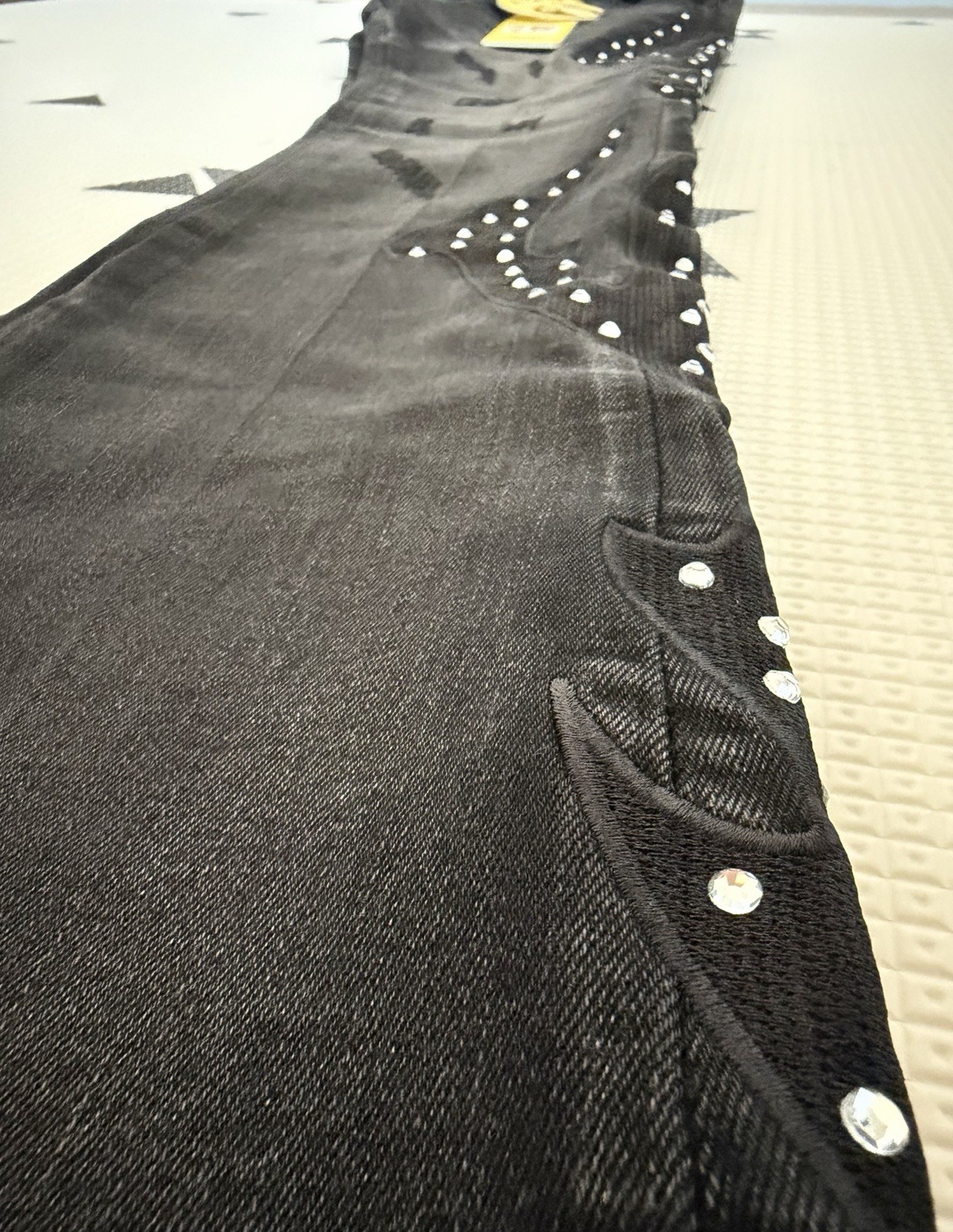 GFTD LA Men’s Black Dark Wash Slim Flared Studded Logo Denim Jeans Size 30