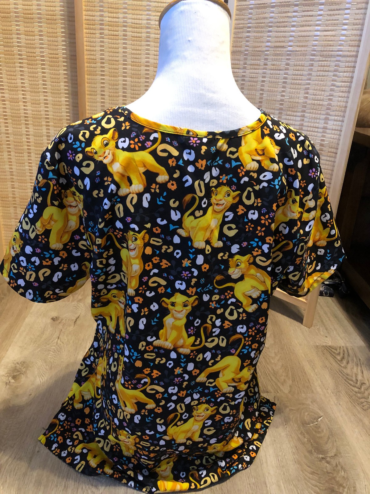 Disney The Lion King Simba Scrubs Scrub Top Polyester Large L (H875)