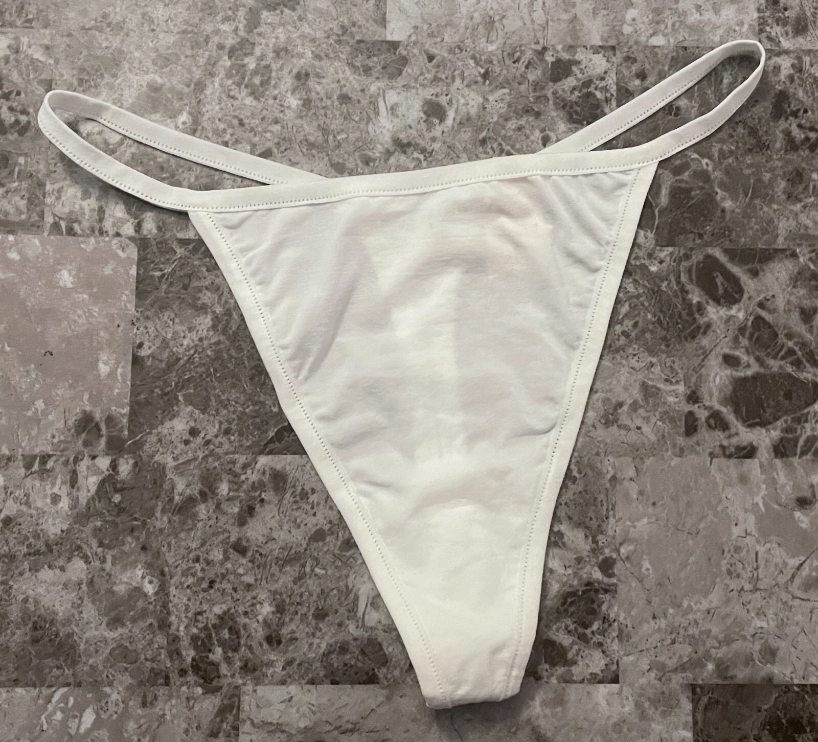 NWT VICTORIA’S SECRET L WHITE NYLON SPANDEX SMOOTH VINTAGE RARE THONG PANTIES