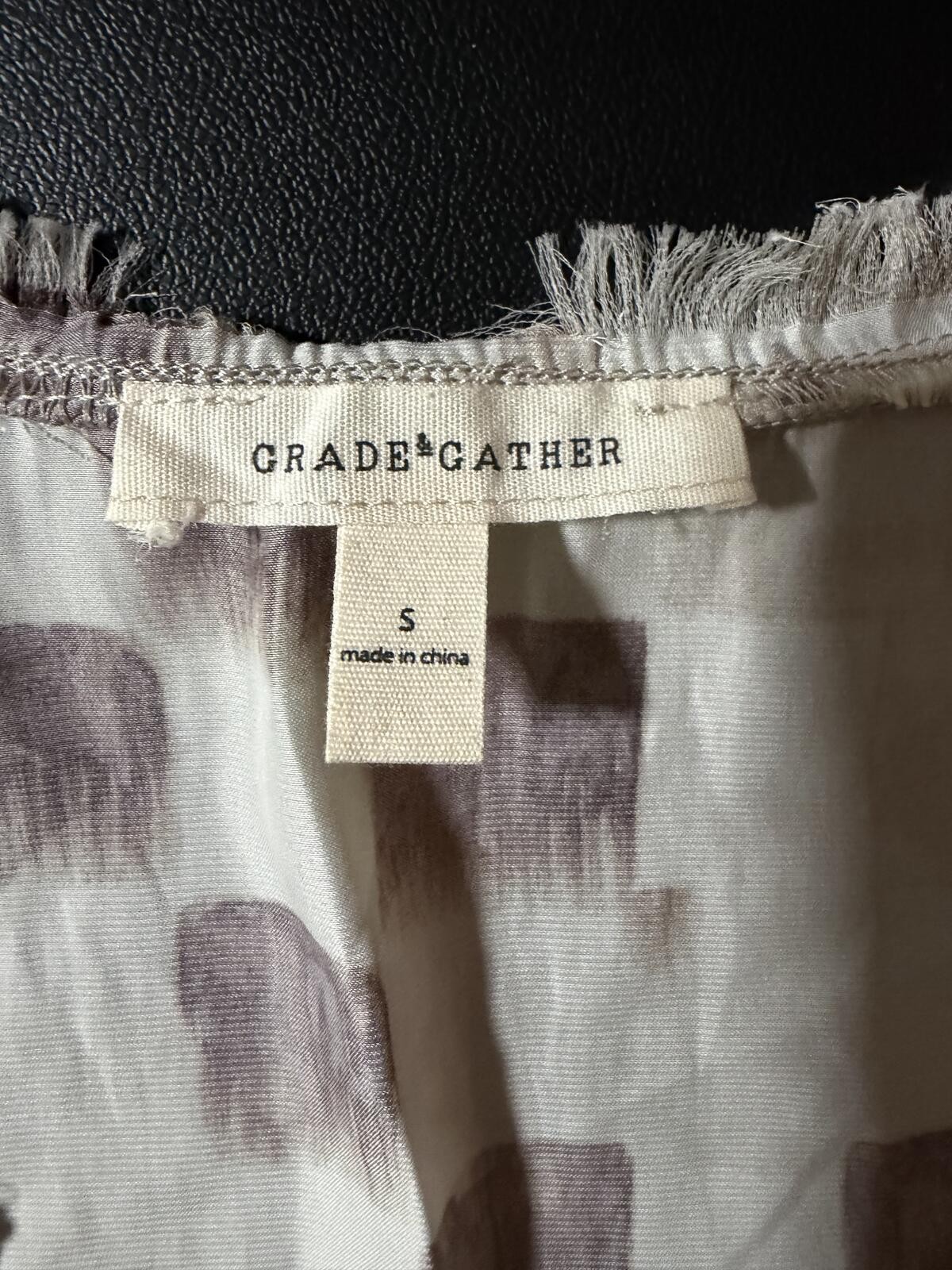 Grade & Gather Women’s Small Abstract Print Frayed Hem Sleeveless V-Neck Blouse
