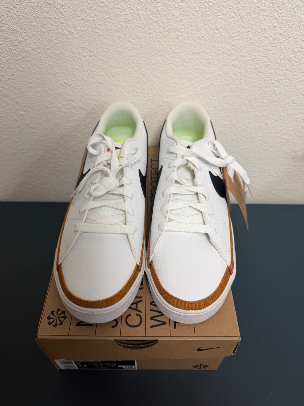 Nike Court Legacy NN WMNS White Desert Ochre DH3161-100 Size 9 / 7.5 New w/ Box