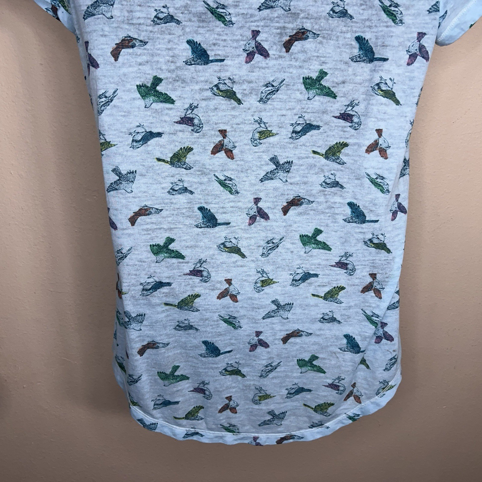 Medium Juniors Mudd Blue Colorful Bird Print Vneck Tee Tshirt Lightweight