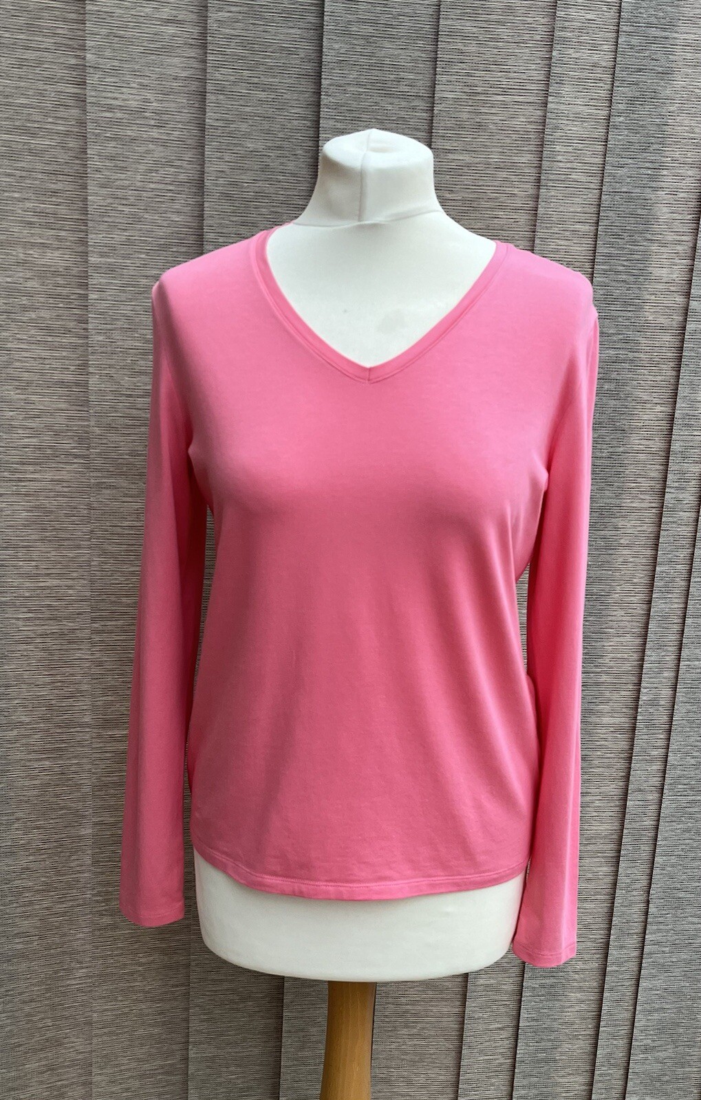 Kettlewell Silky Jersey V Neck Top Size M 222 Flamingo Pink ? Sp Au