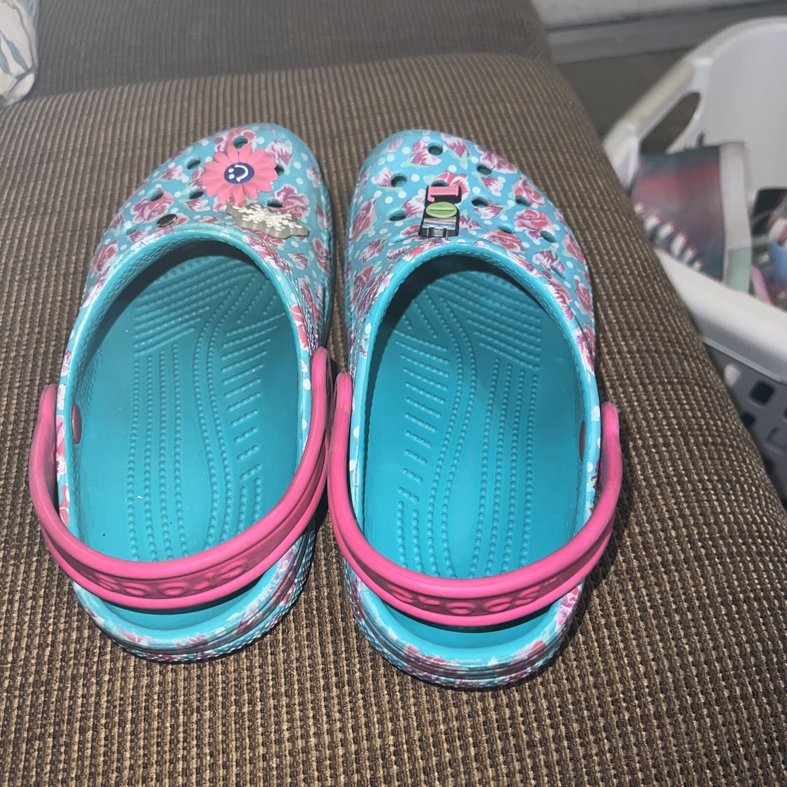 girl crocs size W 4 & M 2